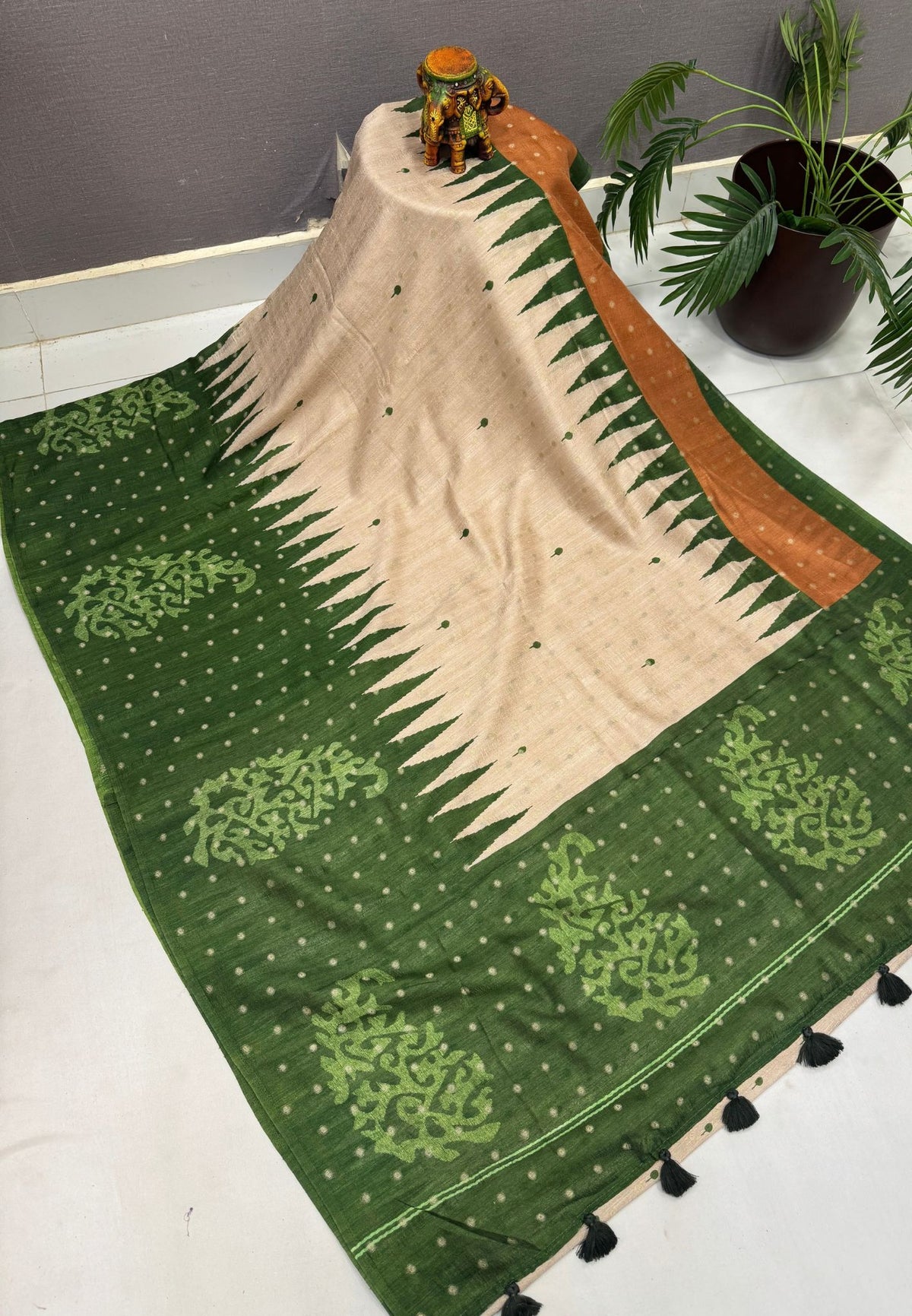 Soft Tussar Saree-Beige-Green In Zigzag Temple Inspired Border