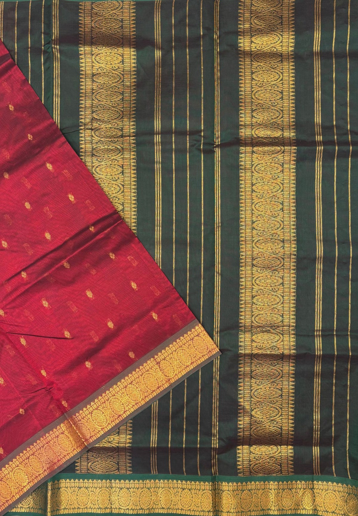 Silk Cotton Saree–Chilli Red-Green in Mini Buttas with Contrast Border