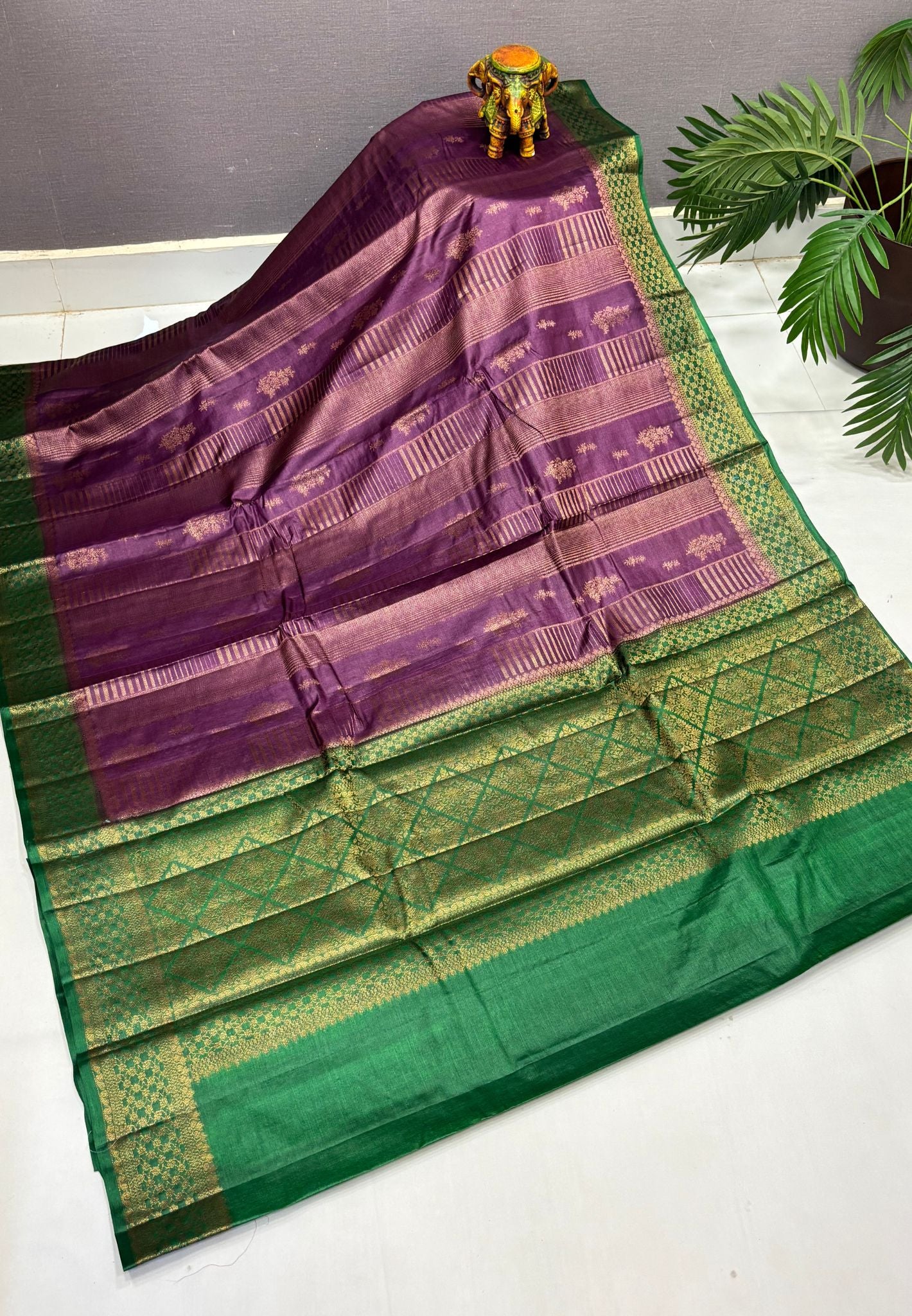 Pure Tussar Saree-Violet In Geometric Diamond Zari With Contrast Border
