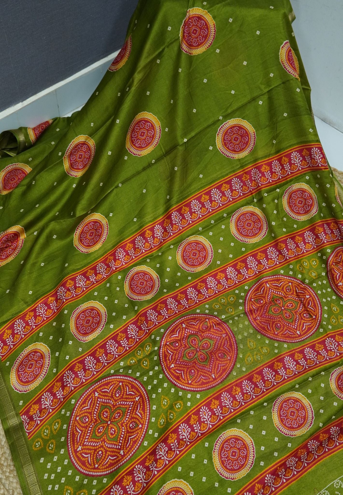 Dola Saree-Olive Green in Kolam patteran with Small Border