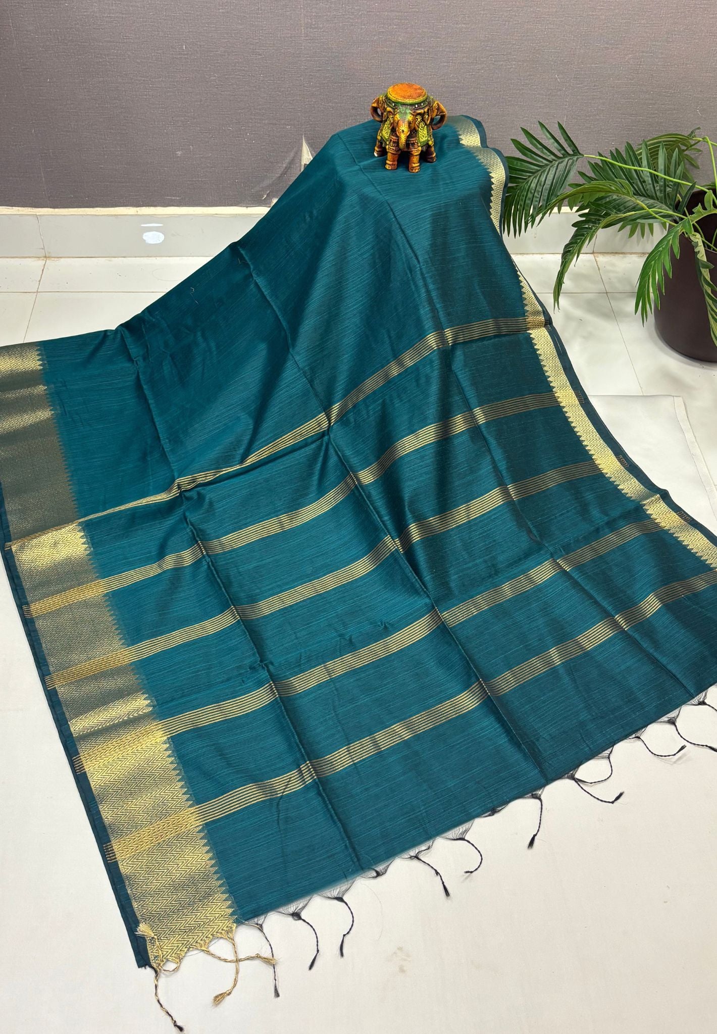 Handloom Silk Cotton Saree-Peacock Green In Zigzag Zari Border