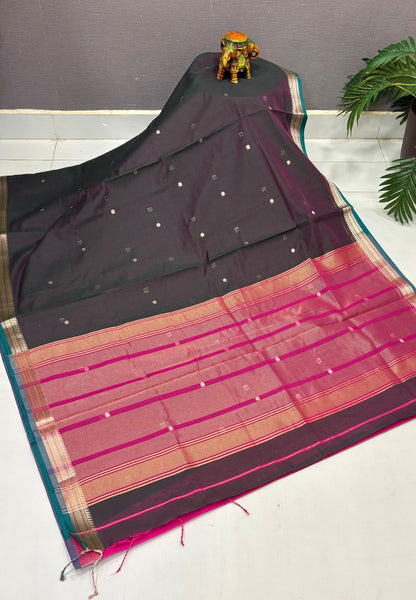 Handloom Cotton Saree-Dark Manthulir Green In Horizontal Stripe Zari With Contrast Border