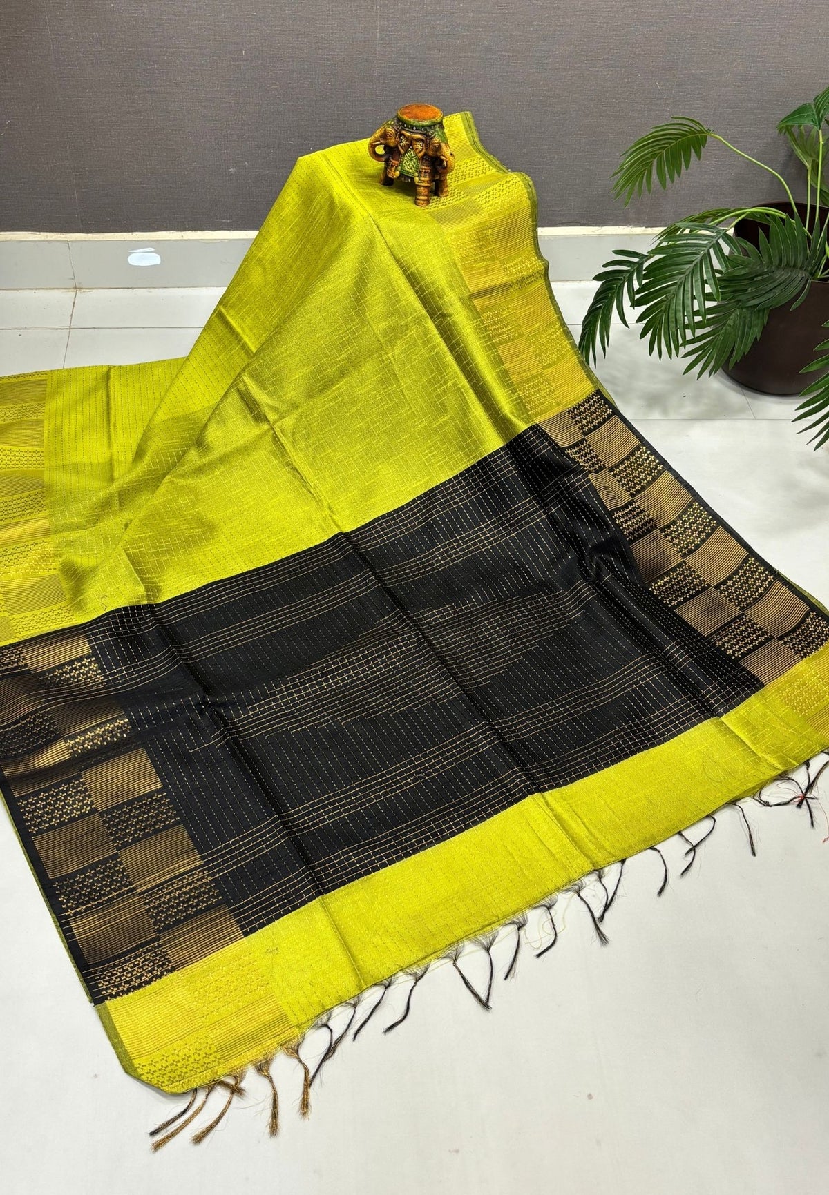 Semi Raw Silk Saree-Light Green In Checkered Zari With Contrast Border