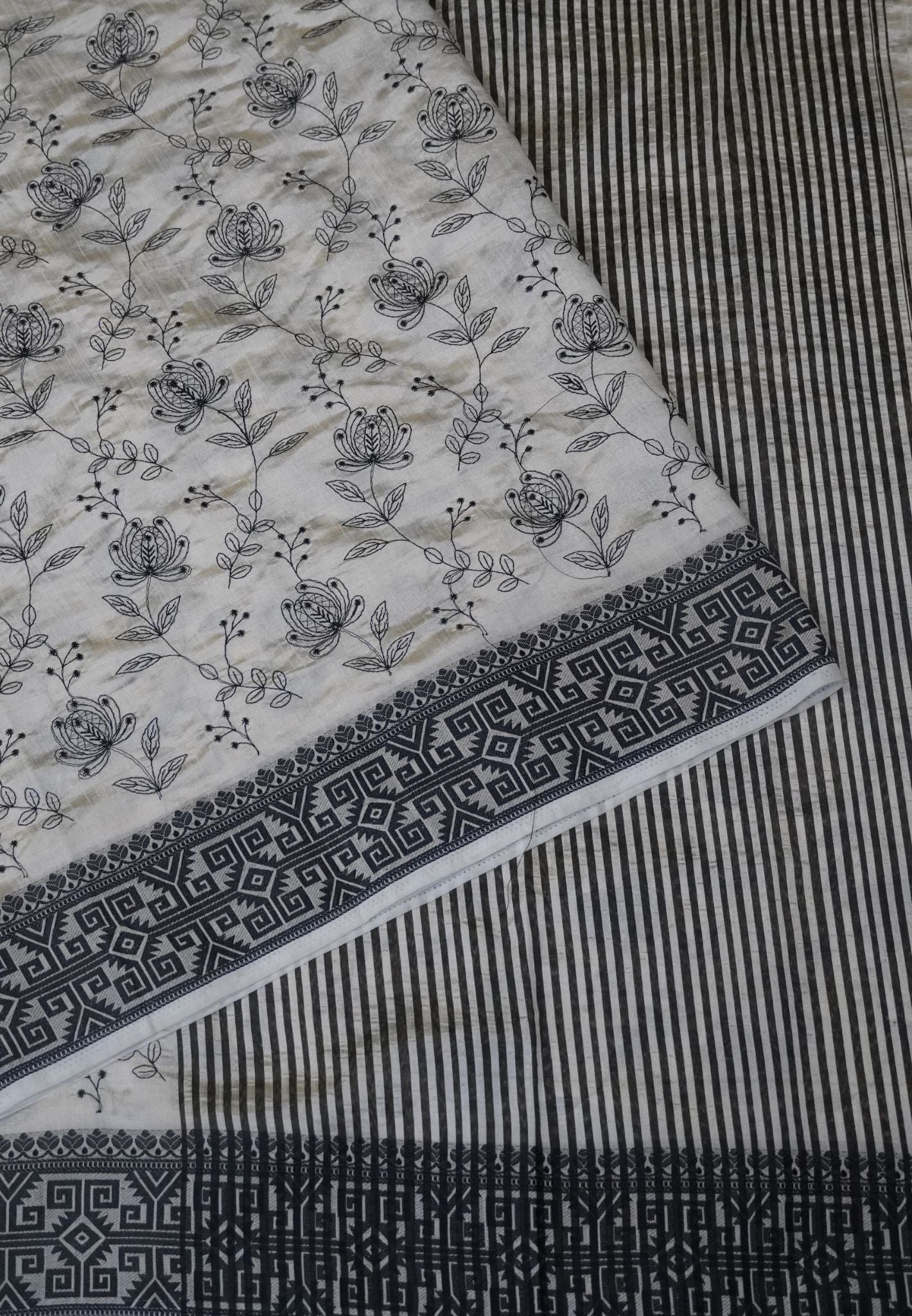Tussar saree-Off white with floral Embroidery