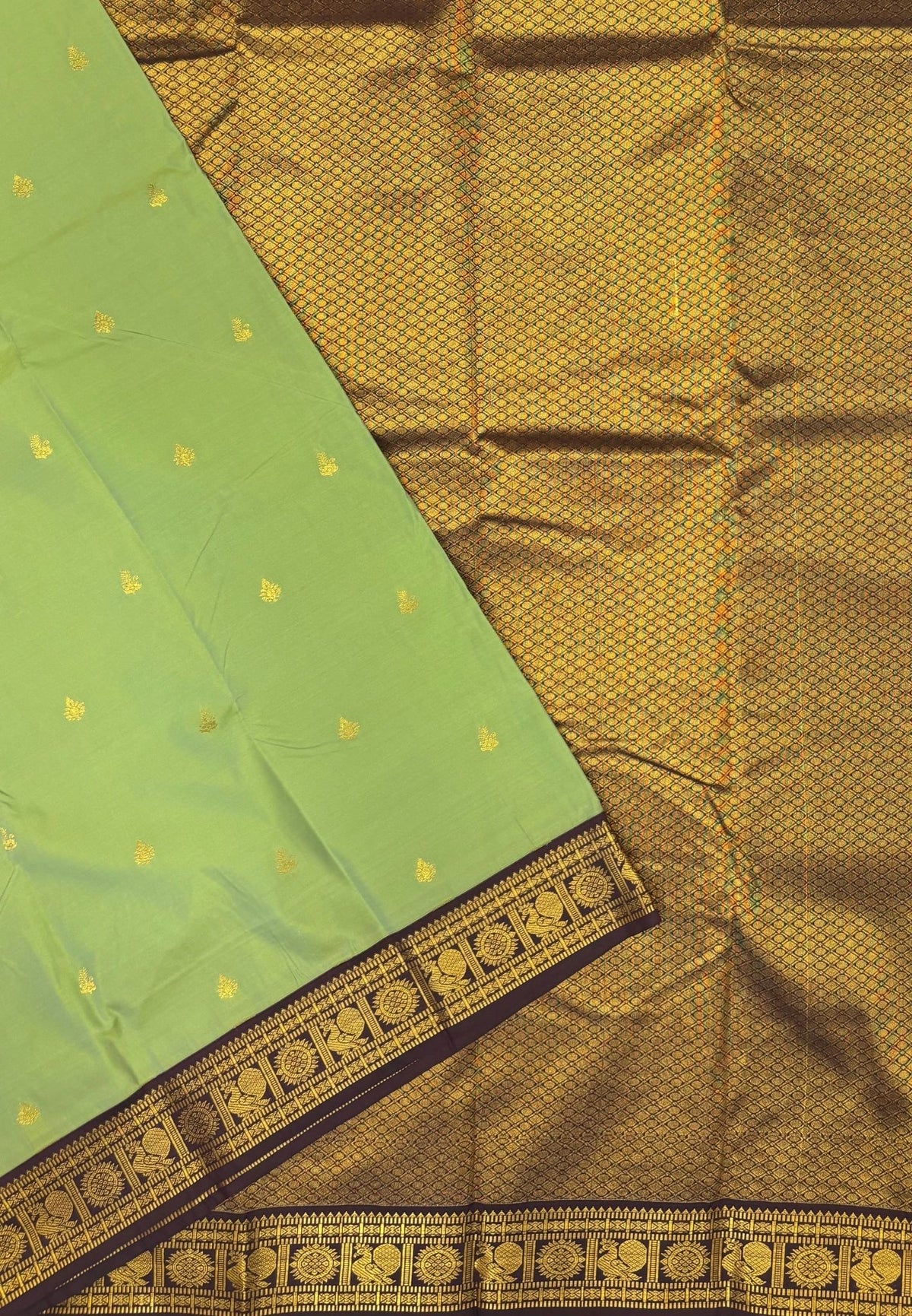 Budget Kanchipuram Saree-Pista Green In Mayil Chakram With Contrast Border