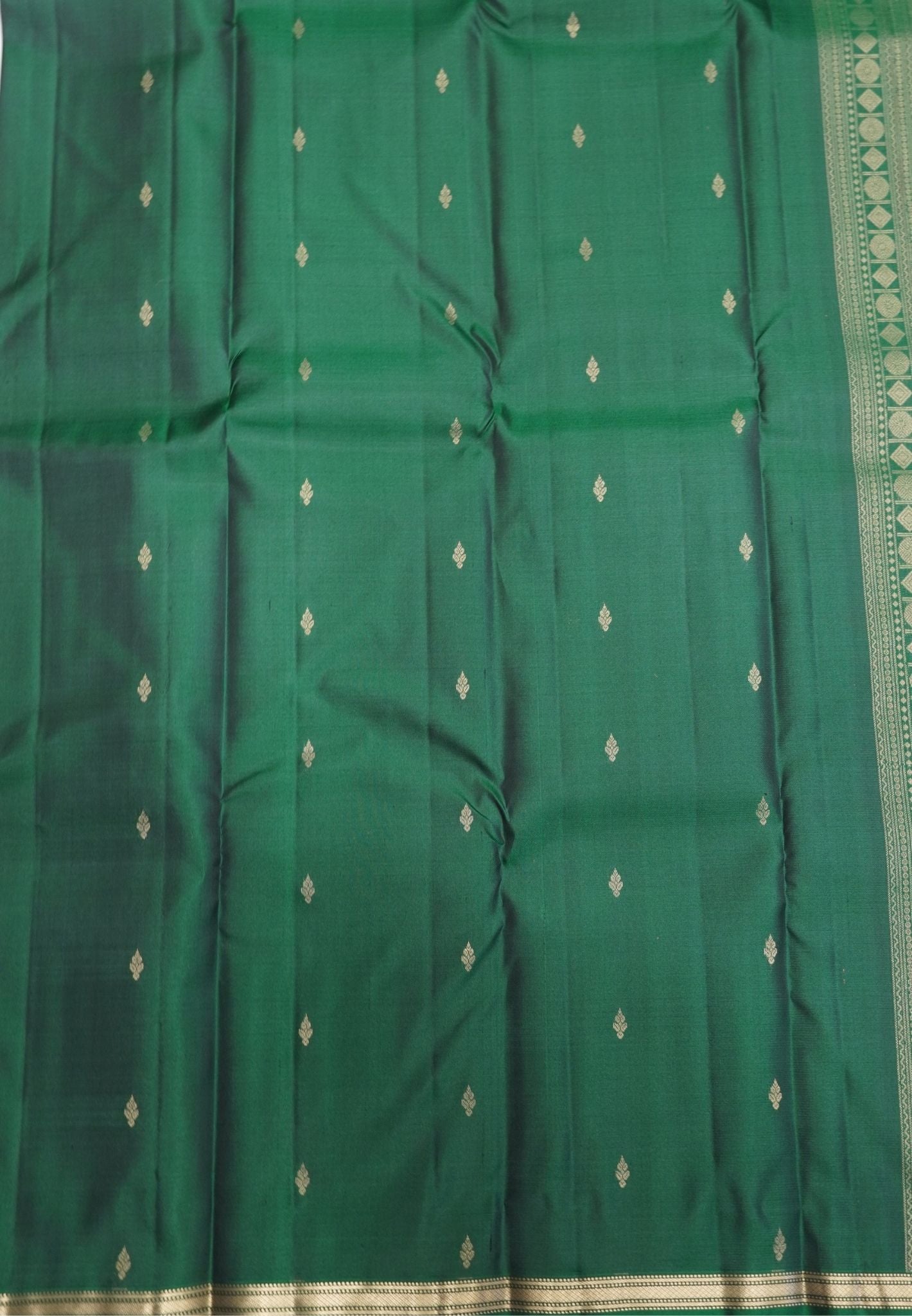 Pure Kanchipuram Silk Saree-Bottle Green with Small Border