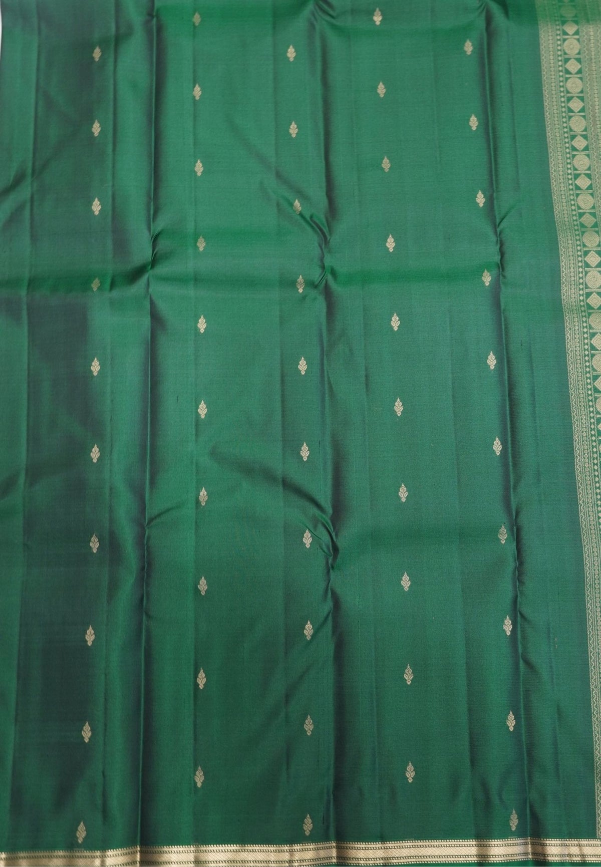 Pure Kanchipuram Silk Saree-Bottle Green with Small Border