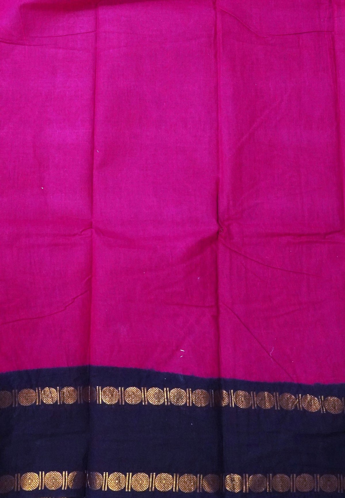 Sungudi Cotton Saree-Rani Pink with Contrast Retapet Border in Kolam Pattern