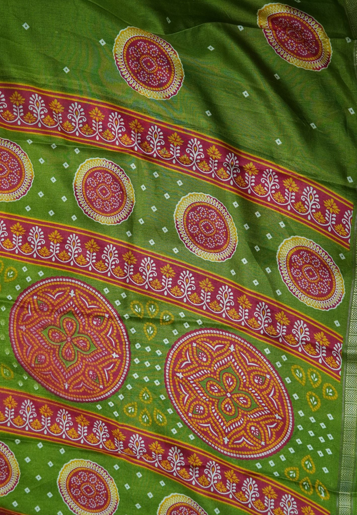 Dola Saree-Olive Green in Kolam patteran with Small Border