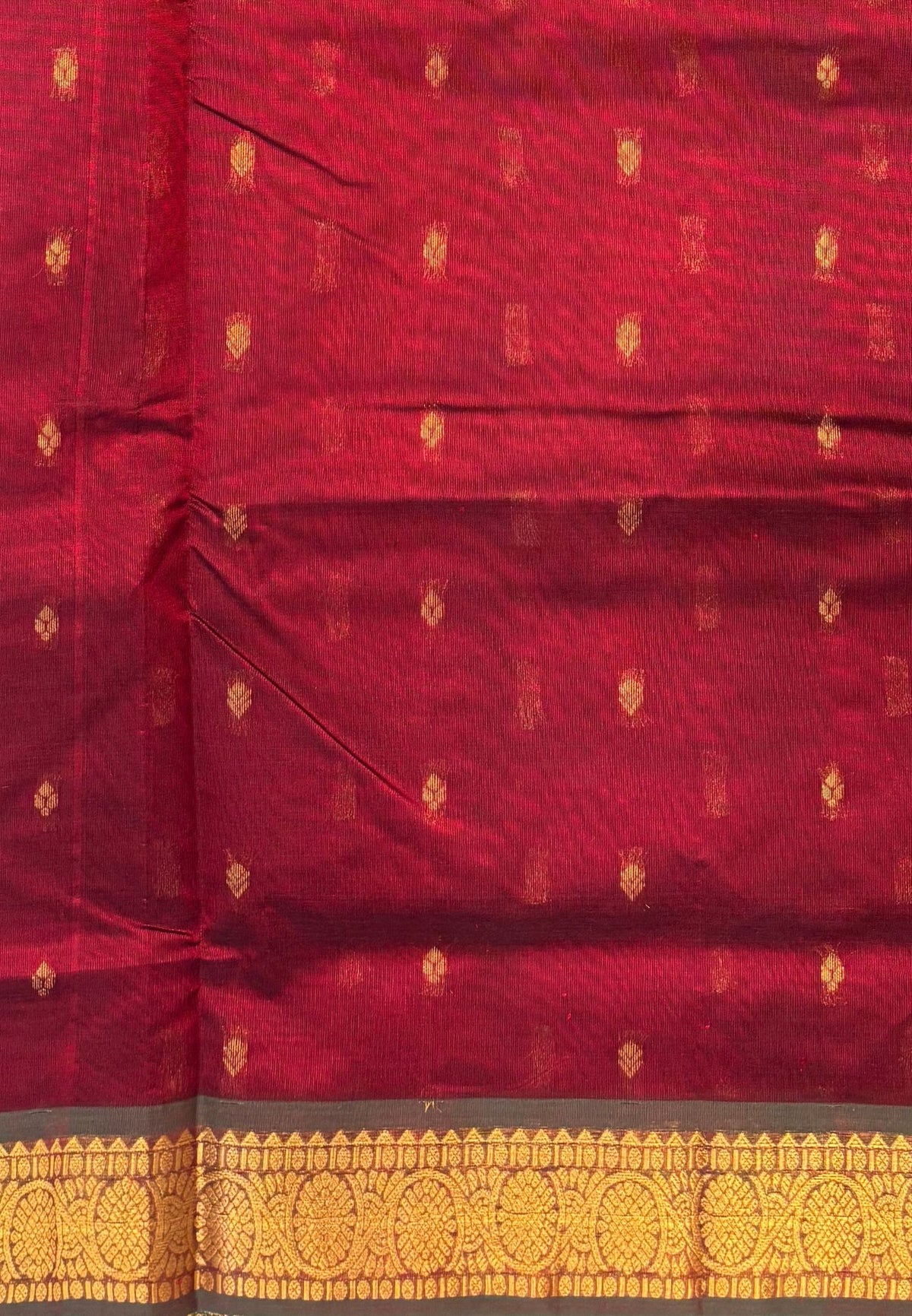 Silk Cotton Saree–Chilli Red-Green in Mini Buttas with Contrast Border
