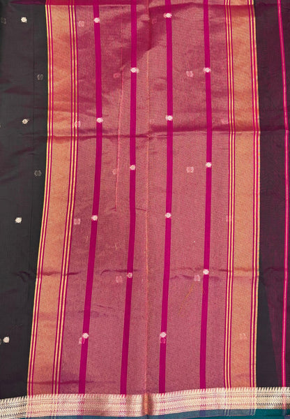 Handloom Cotton Saree-Dark Manthulir Green In Horizontal Stripe Zari With Contrast Border
