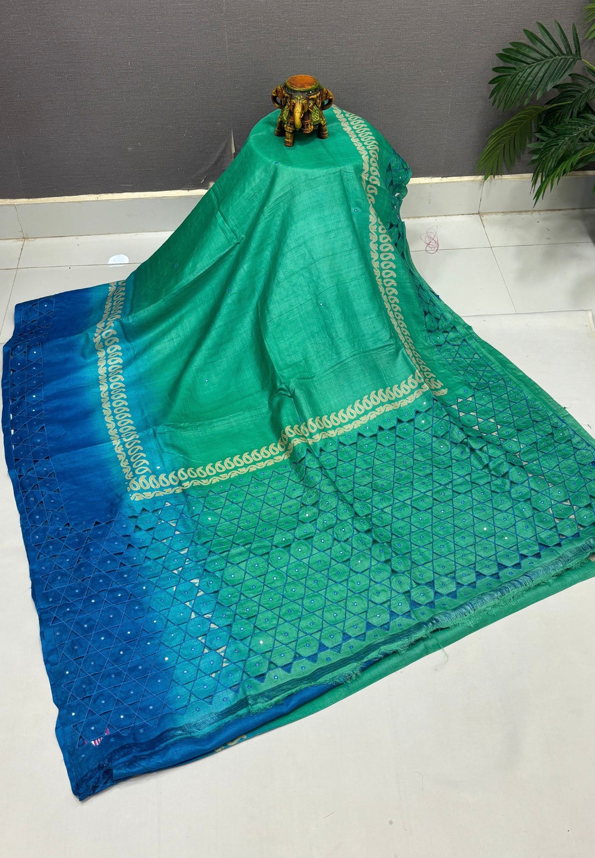 Pure Tussar Saree-Green In Diamond Jaali With Contrast Border