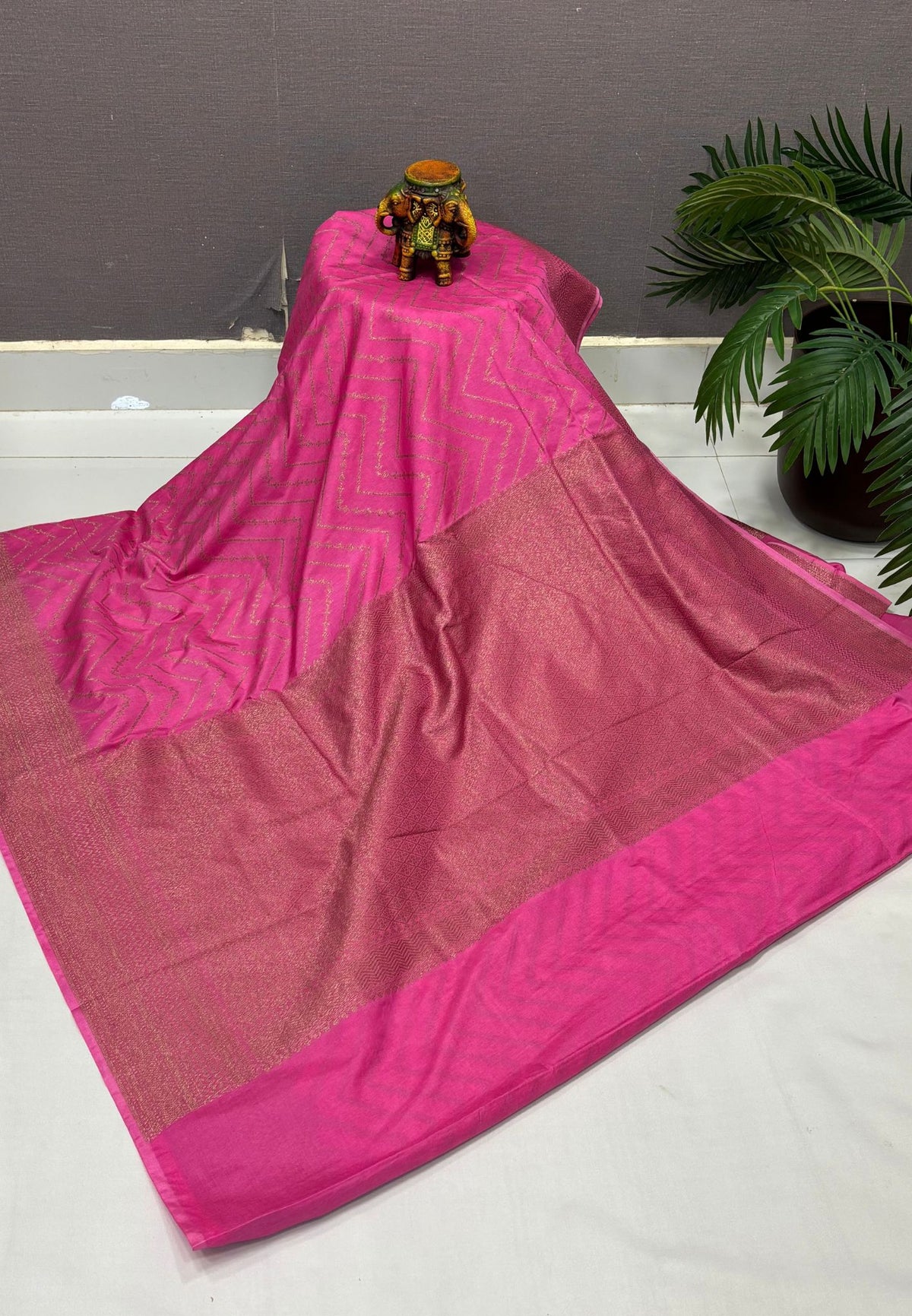Banarasi Saree-Pink In Zigzag Zari Border