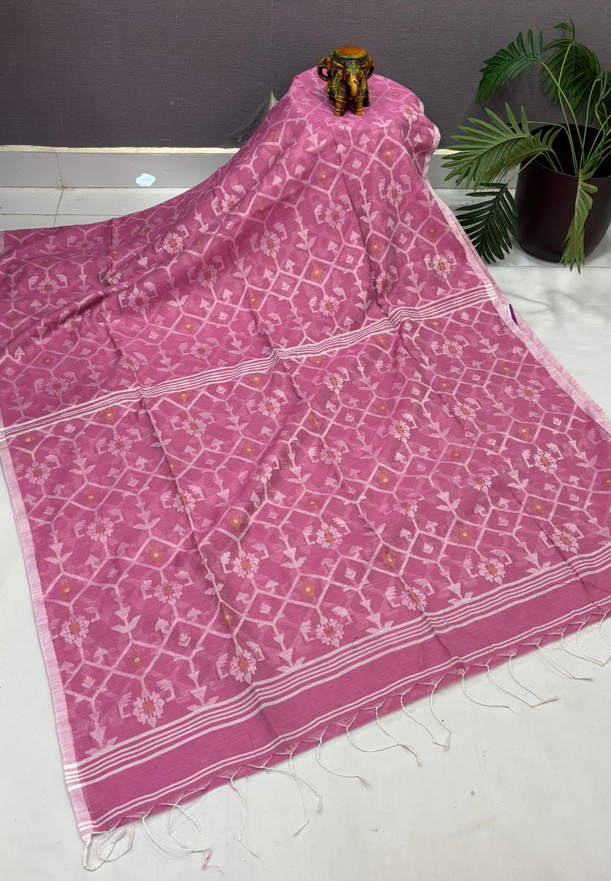 Handloom Cotton Saree-Mavue in Diamond Pattern Border