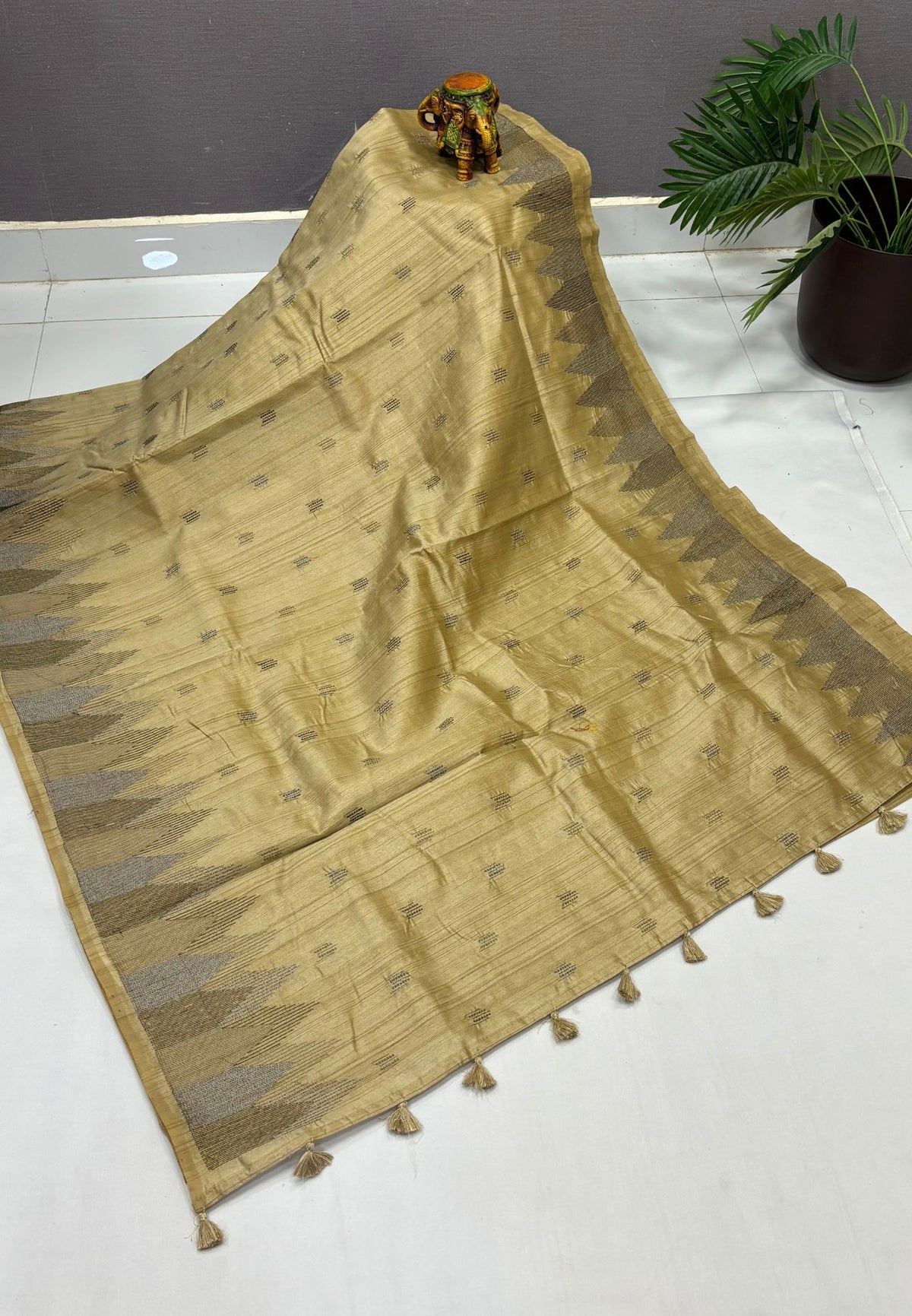 Tussar Saree-Cream In Twin Tower Border