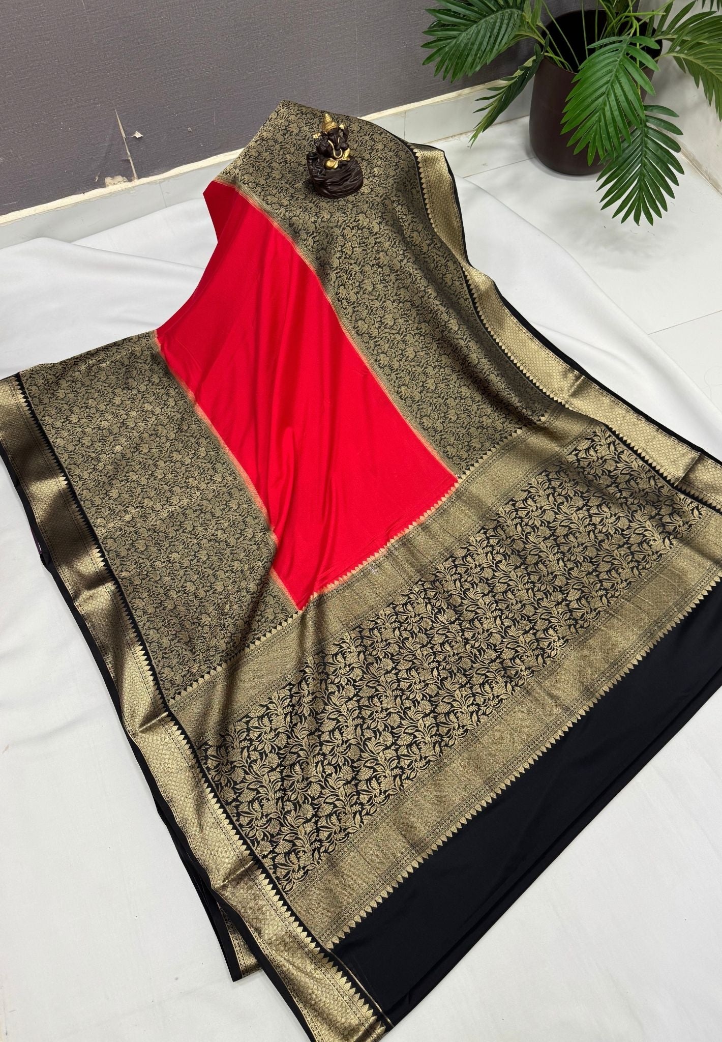 Art Mysore Silk Saree-Chilli Red-Black In Floral Zari With Contrast Border