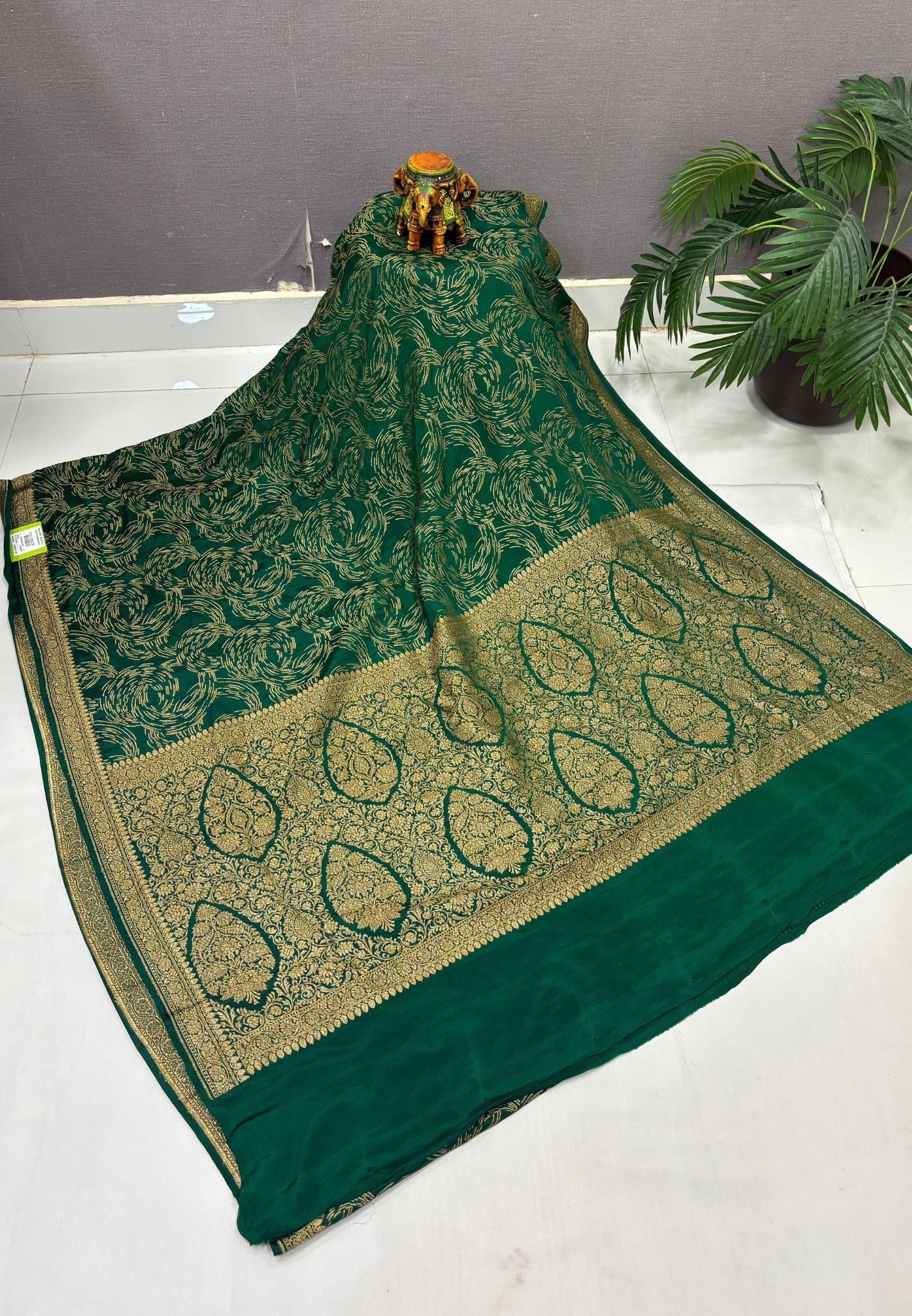 Pure Banarasi Kaddi Georgette Saree-Green In Paisley Floral Jaal Zari Border