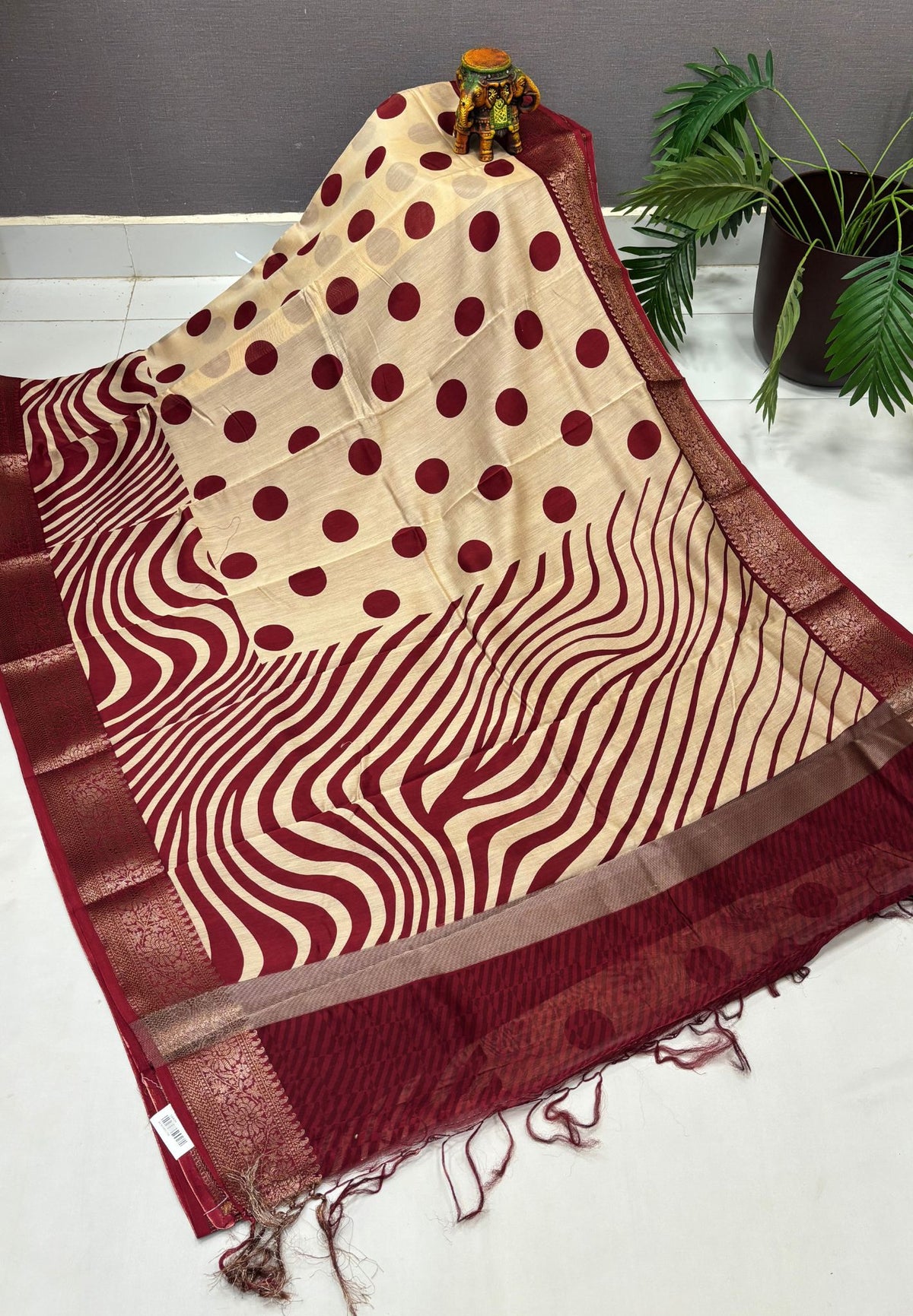 Pure Chanderi Saree-Red in Circle Pattern Border