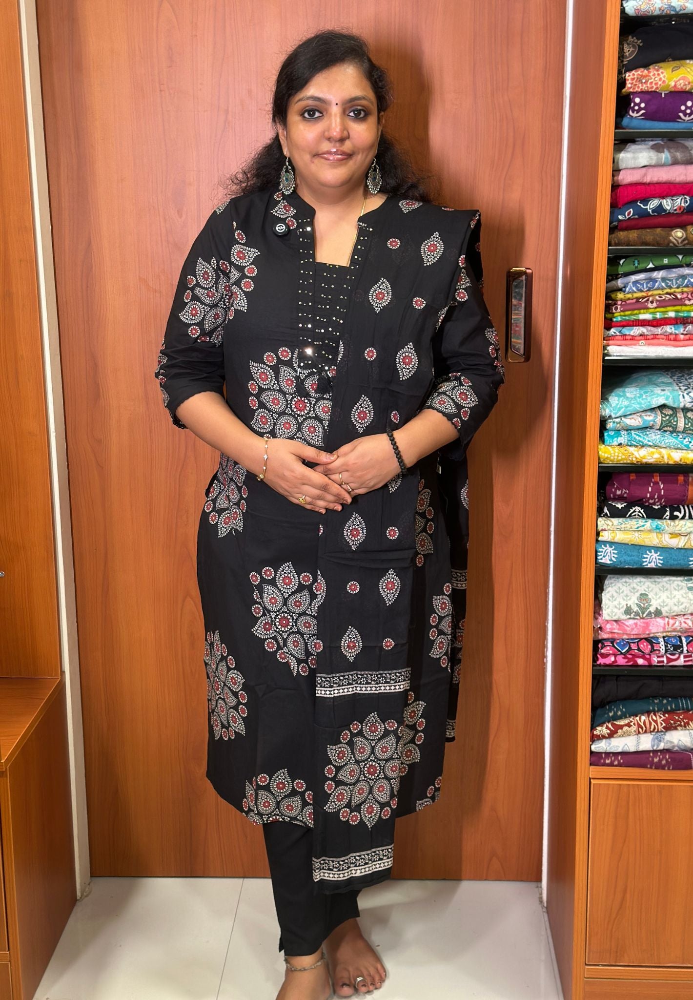 3 pcs Salwar Suit- Collard V Neck Pattern