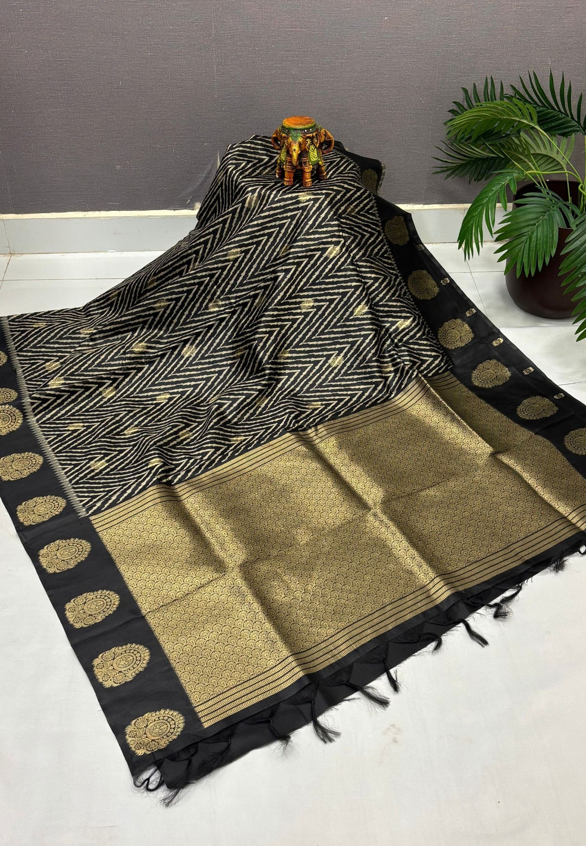 Tussar Saree-Black In Floral Medallion Zari Border