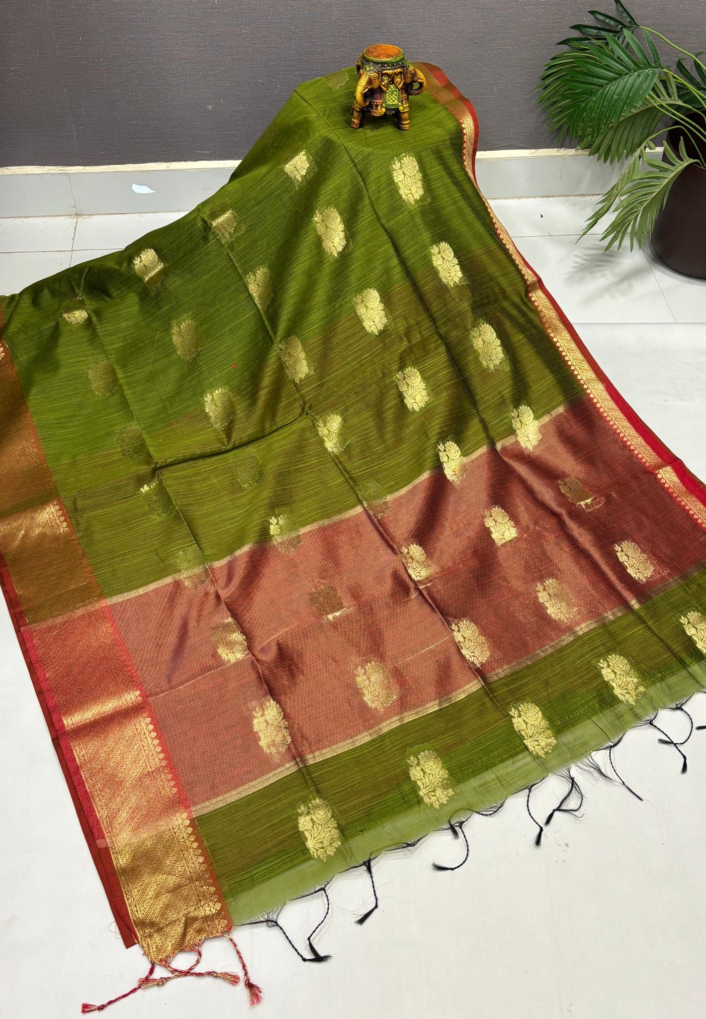 Handloom Silk Cotton Saree-Olive Green in Mini Butta Zari Border