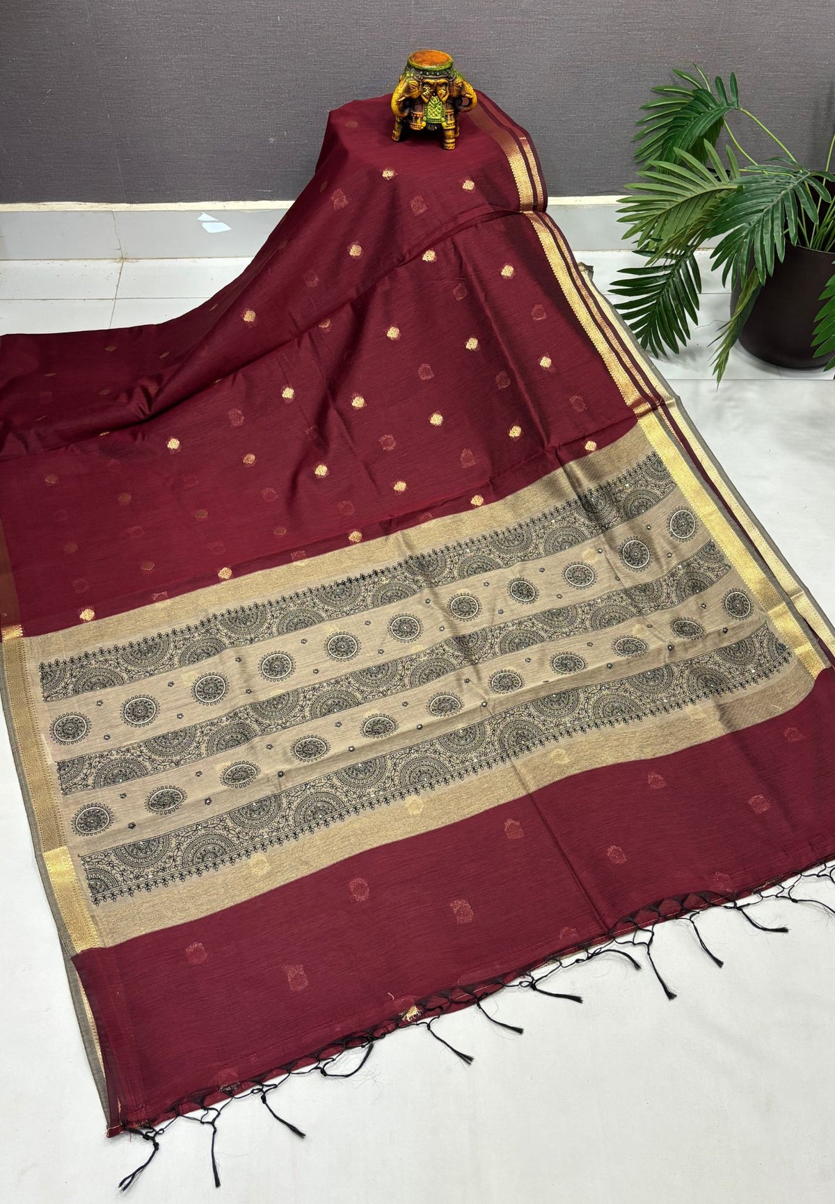 Handloom Cotton Saree-Maroon in Mini Chakra Zari Border