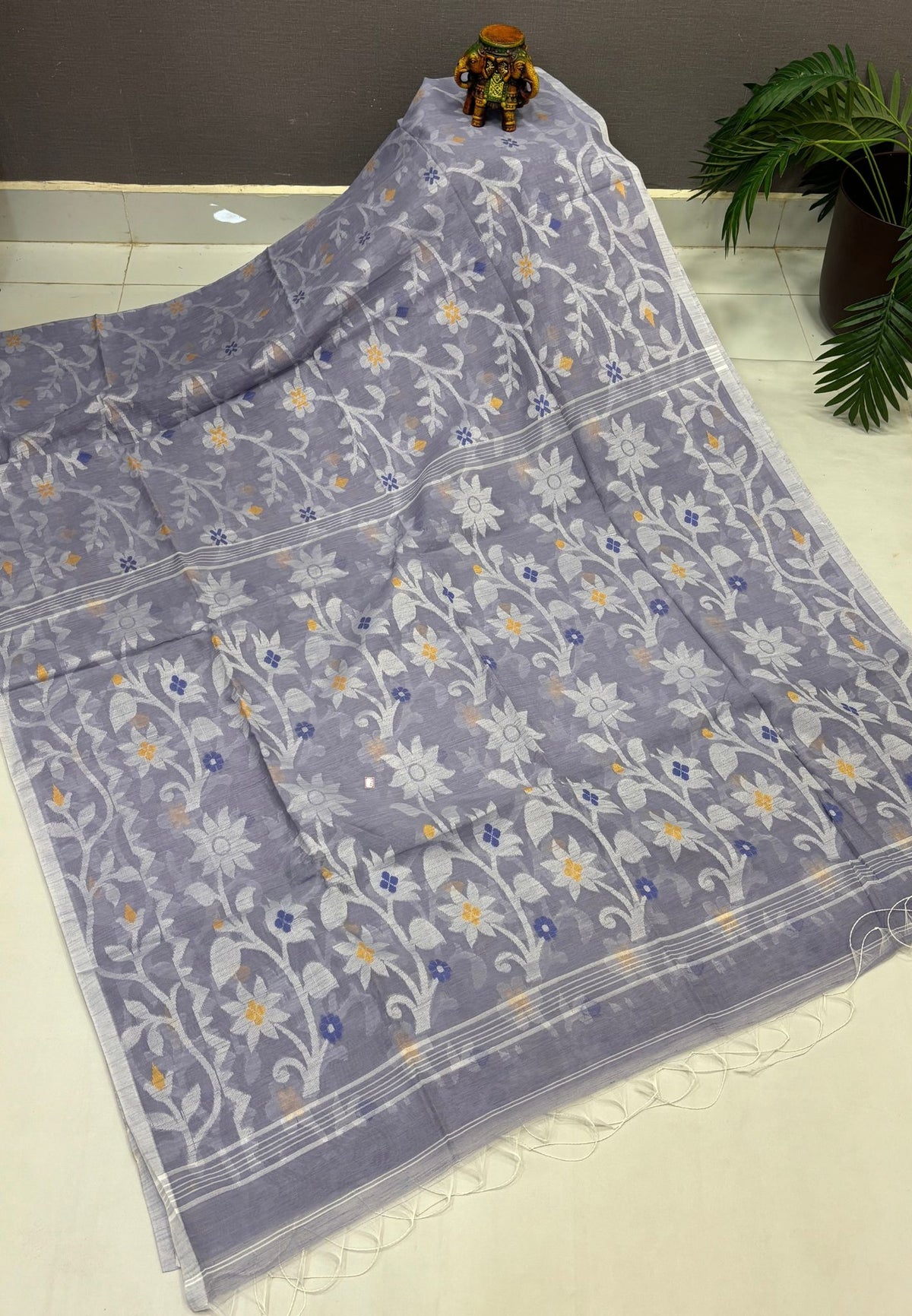 Dhakai Jamdhani Cotton Saree-Greyish In Floral Vine Zari Border