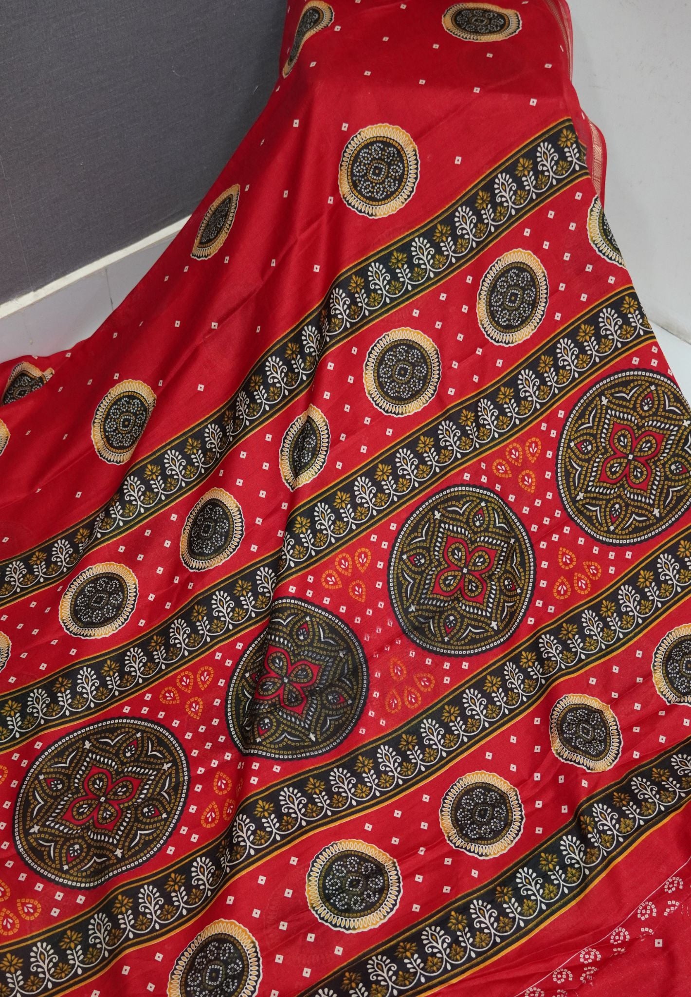 Dola Saree-Red in Kolam patteran with Small Border