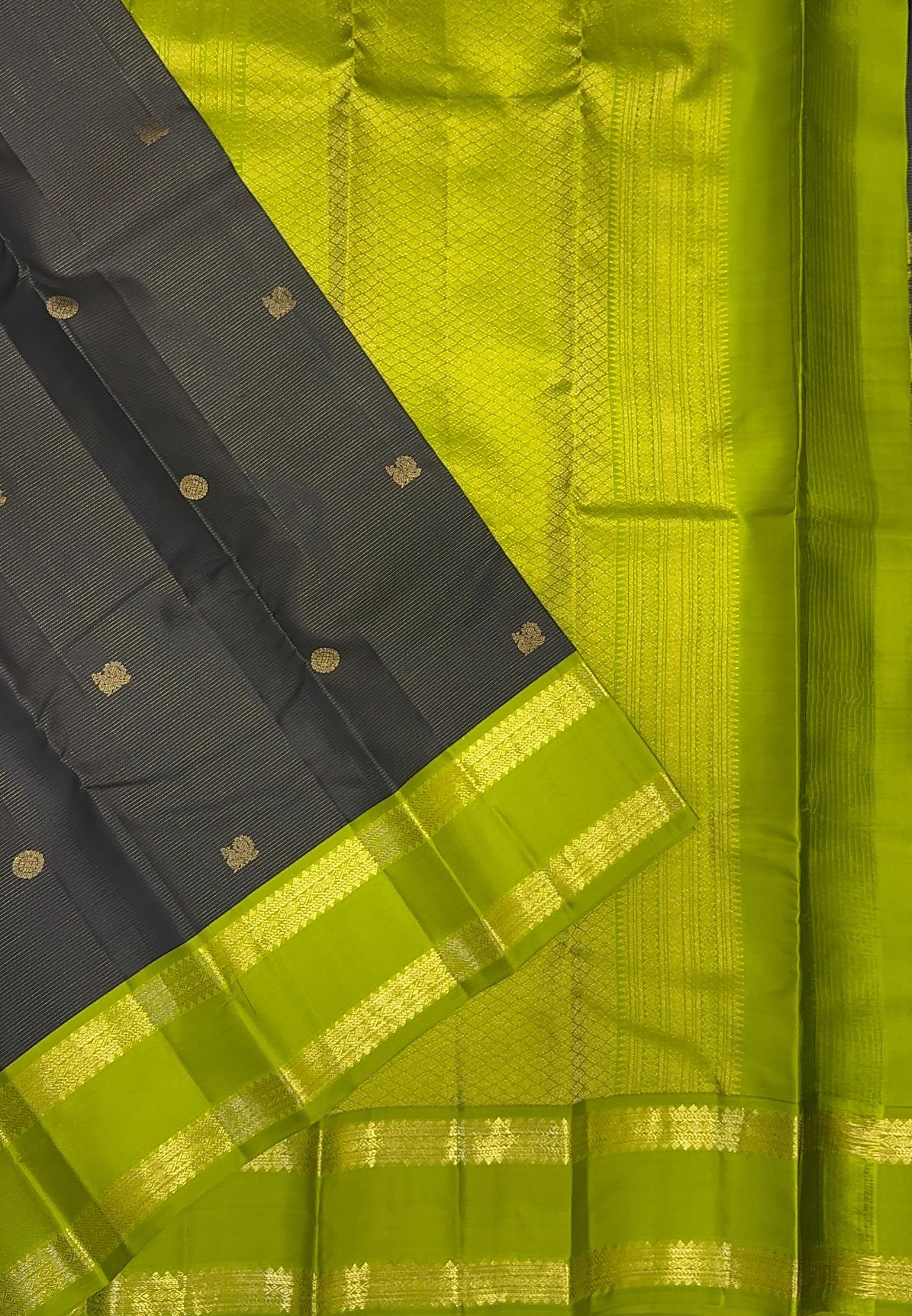 Pure Kanchipuram Silk Saree-Black in Vairaoosi Pattern with Contrast Zari Retapet Border