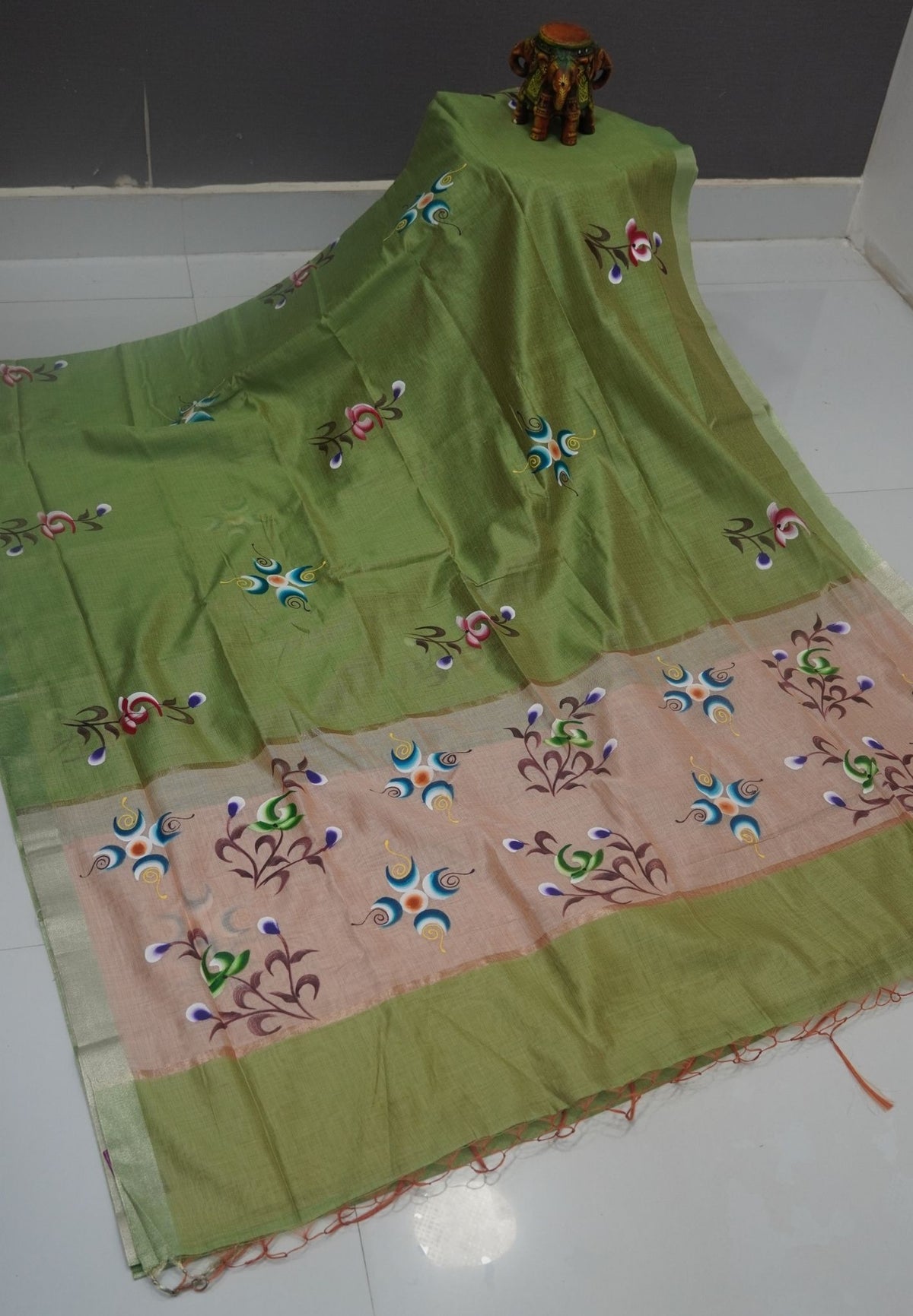 Cora Linen Saree-Green with Hand Painted Floral Motifs