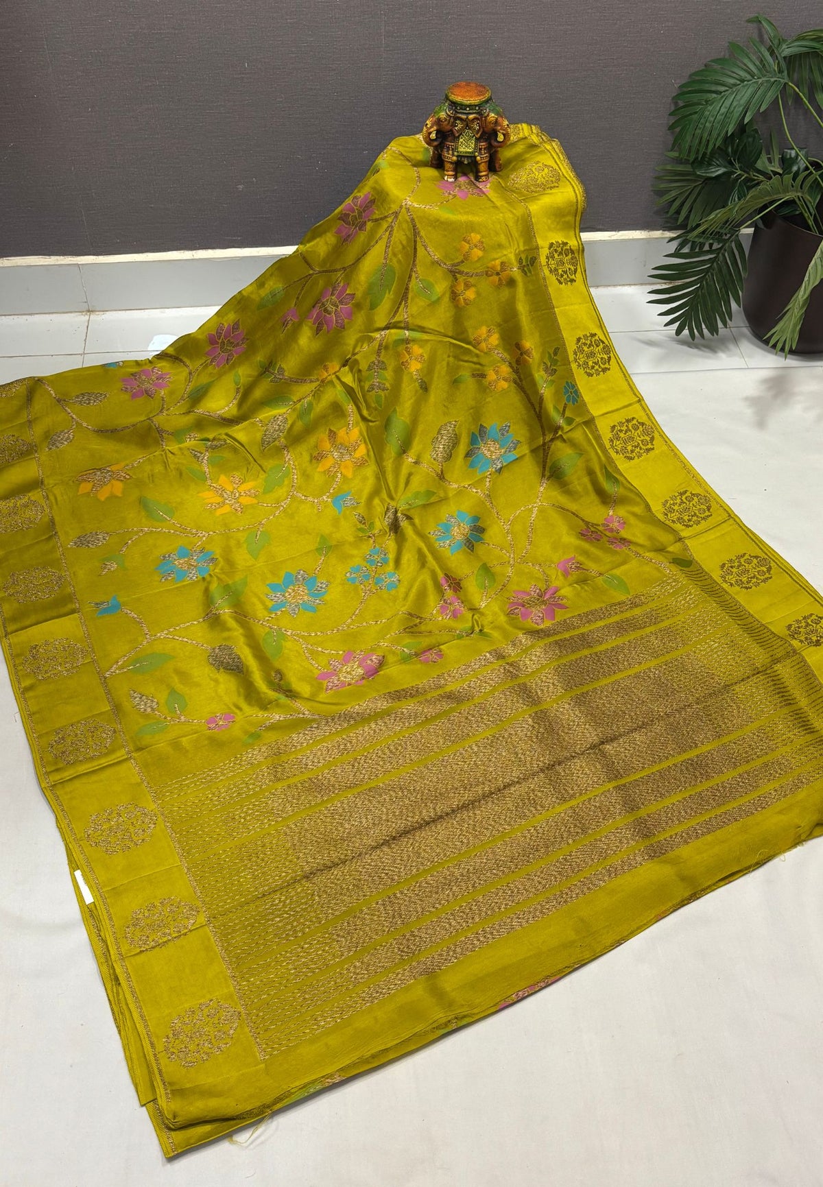 Kattan Silk Saree-Mehandi Green in Floral Vine Zari Border