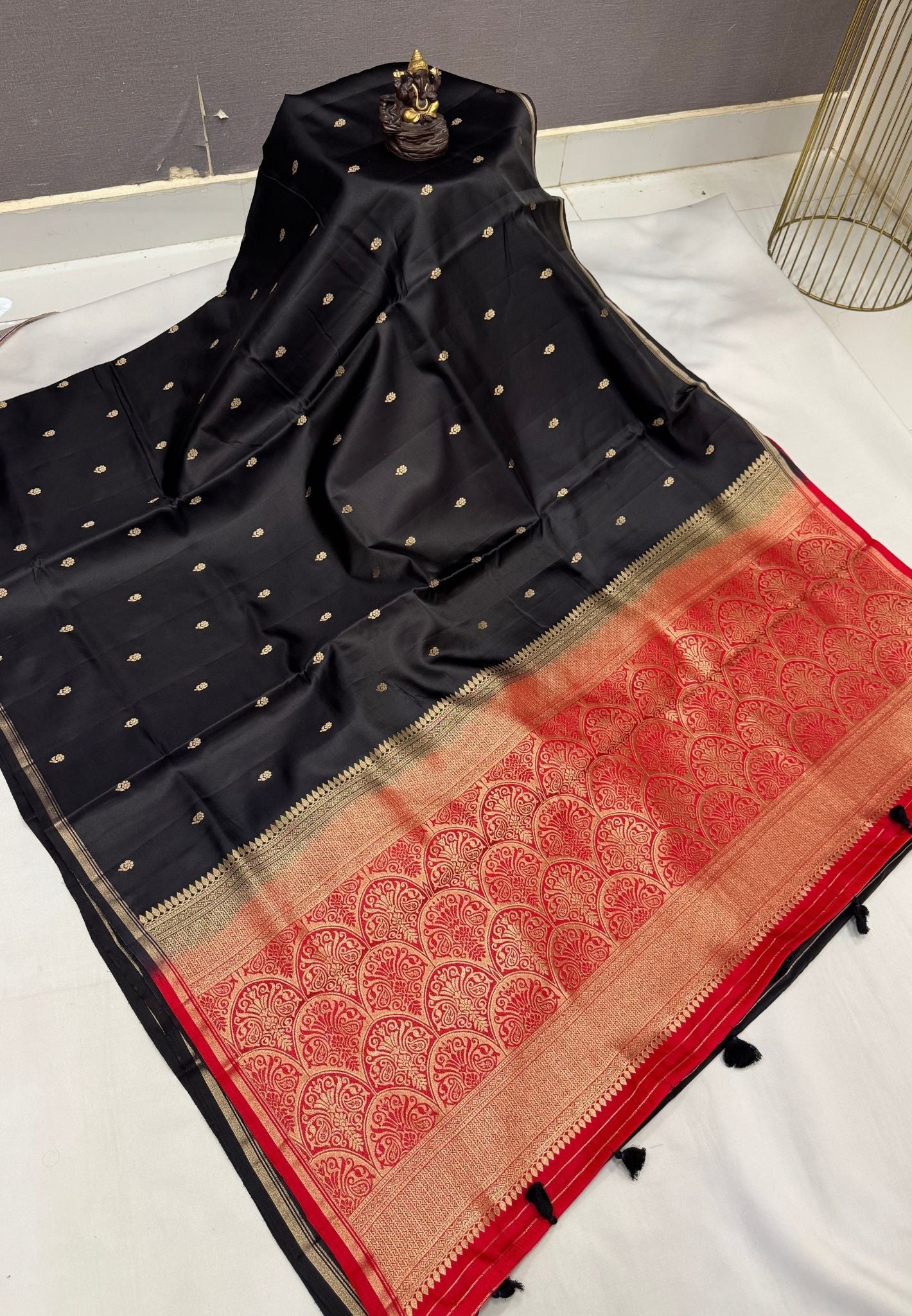 Gaji Silk Saree-Black In Paisley Jaal Zari Border