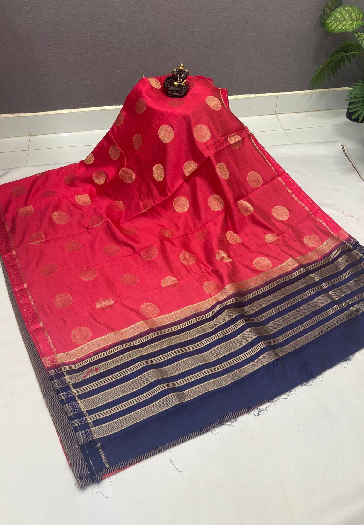 Soft Tussar saree-Red With Round Motif