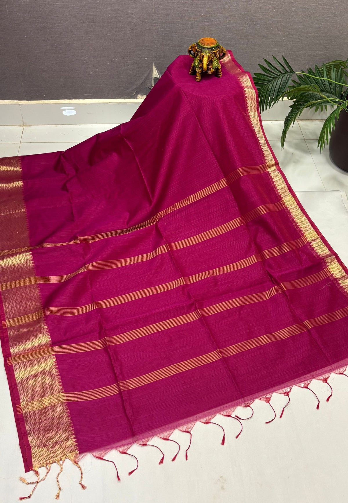 Handloom Cotton Saree-Magenta In Zigzag Zari Border