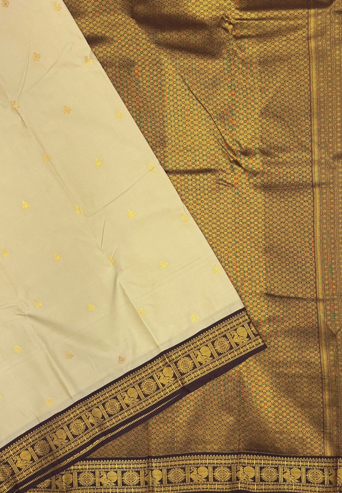 Budget Kanchipuram Saree-Elachi Green In Mayil Chakram With Contrast Border