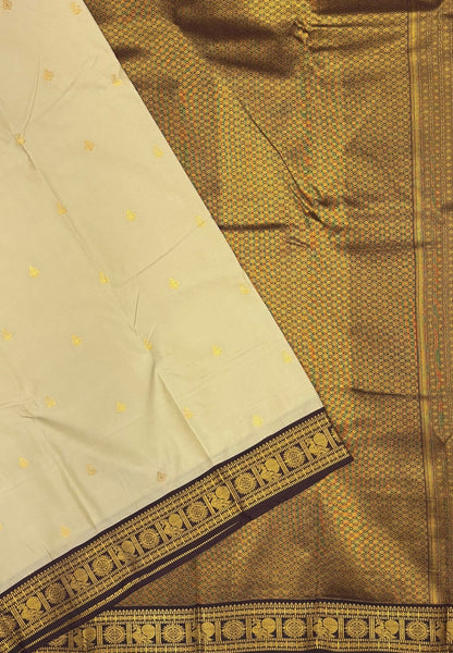 Budget Kanchipuram Saree-Elachi Green In Mayil Chakram With Contrast Border