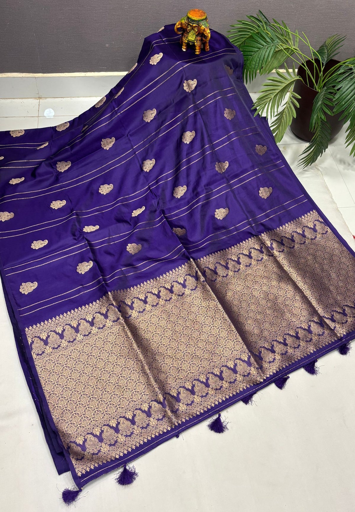 Gaji Silk Saree-Violet in Paisley Jhumka Zari Border
