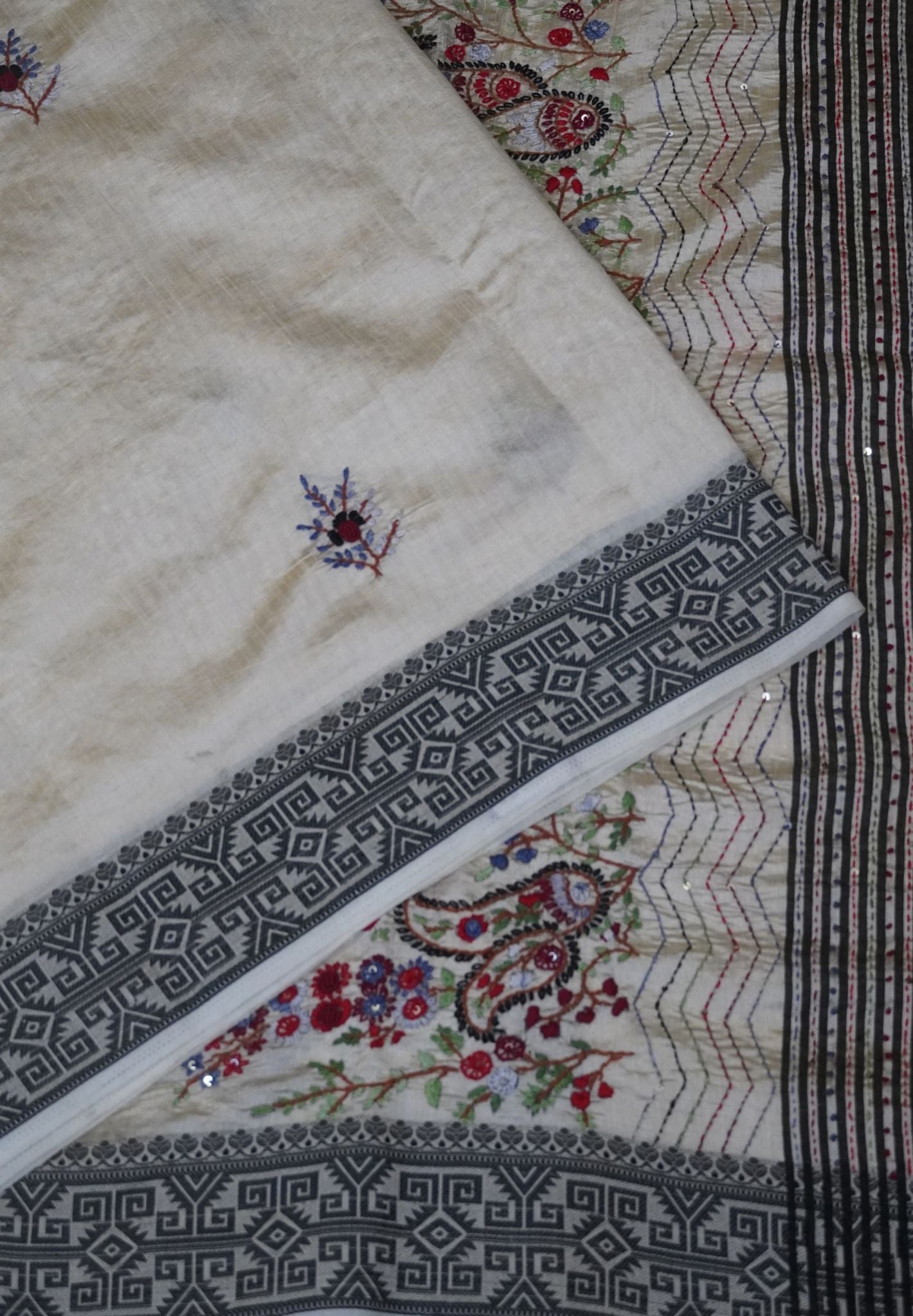 Tussar saree-Off white with floral Embroidery.
