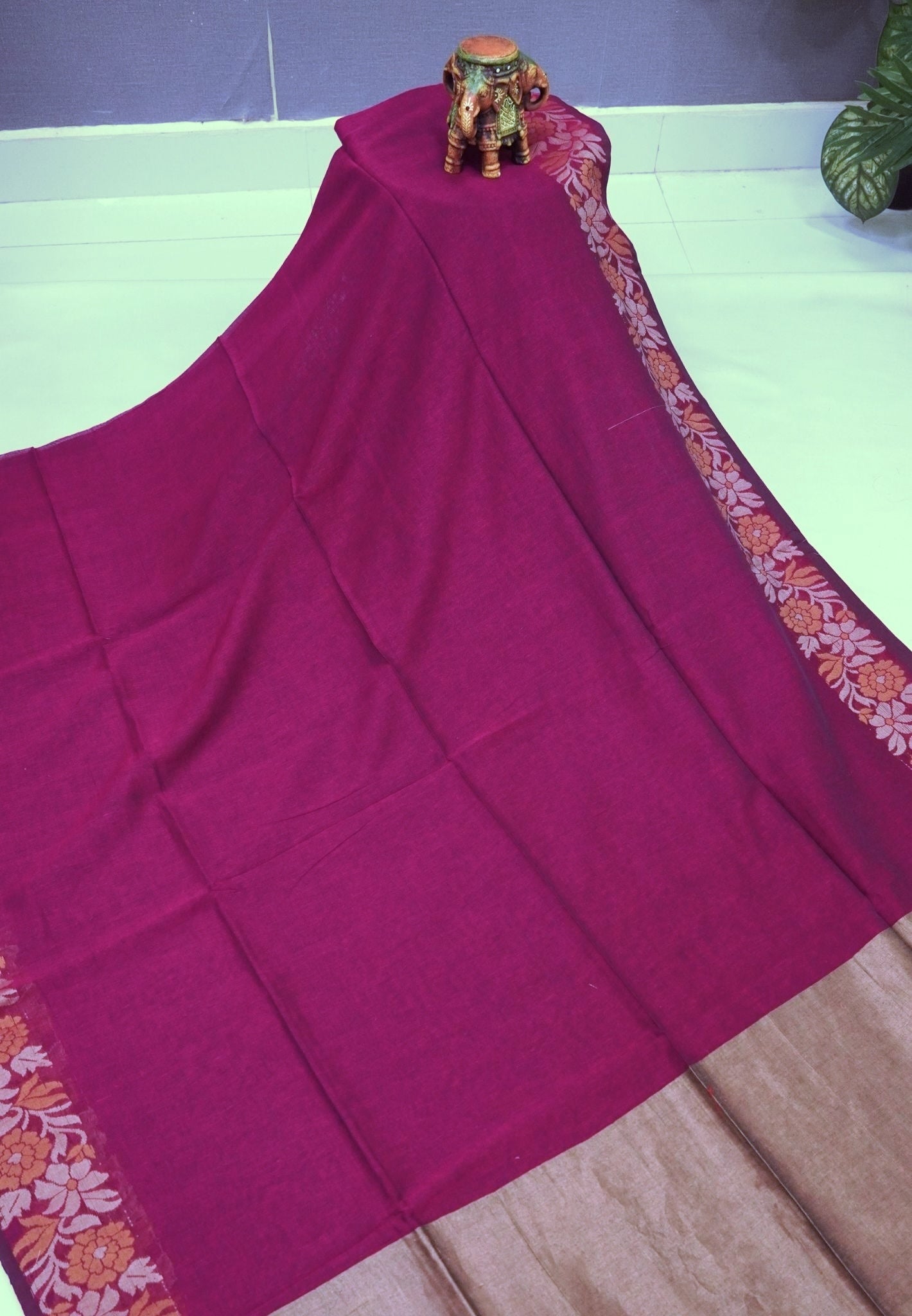 Handloom Cotton Saree-Magenta Marigold Floral Jamdhani Border