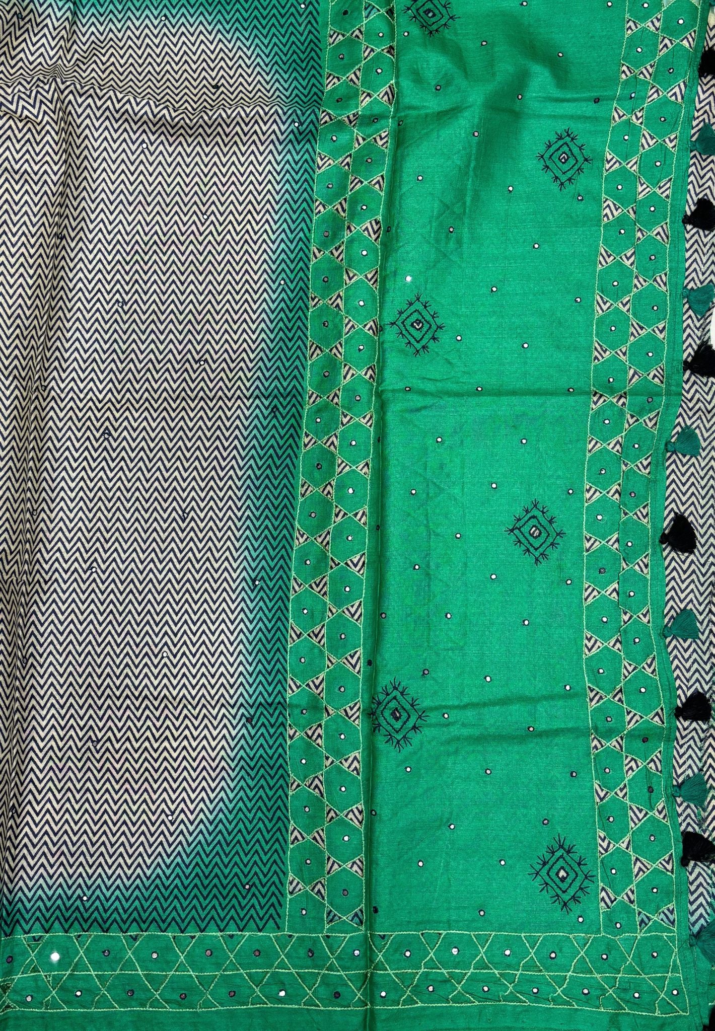 Pure Tussar Saree-Green In Zigzag Chevron With Contrast Border