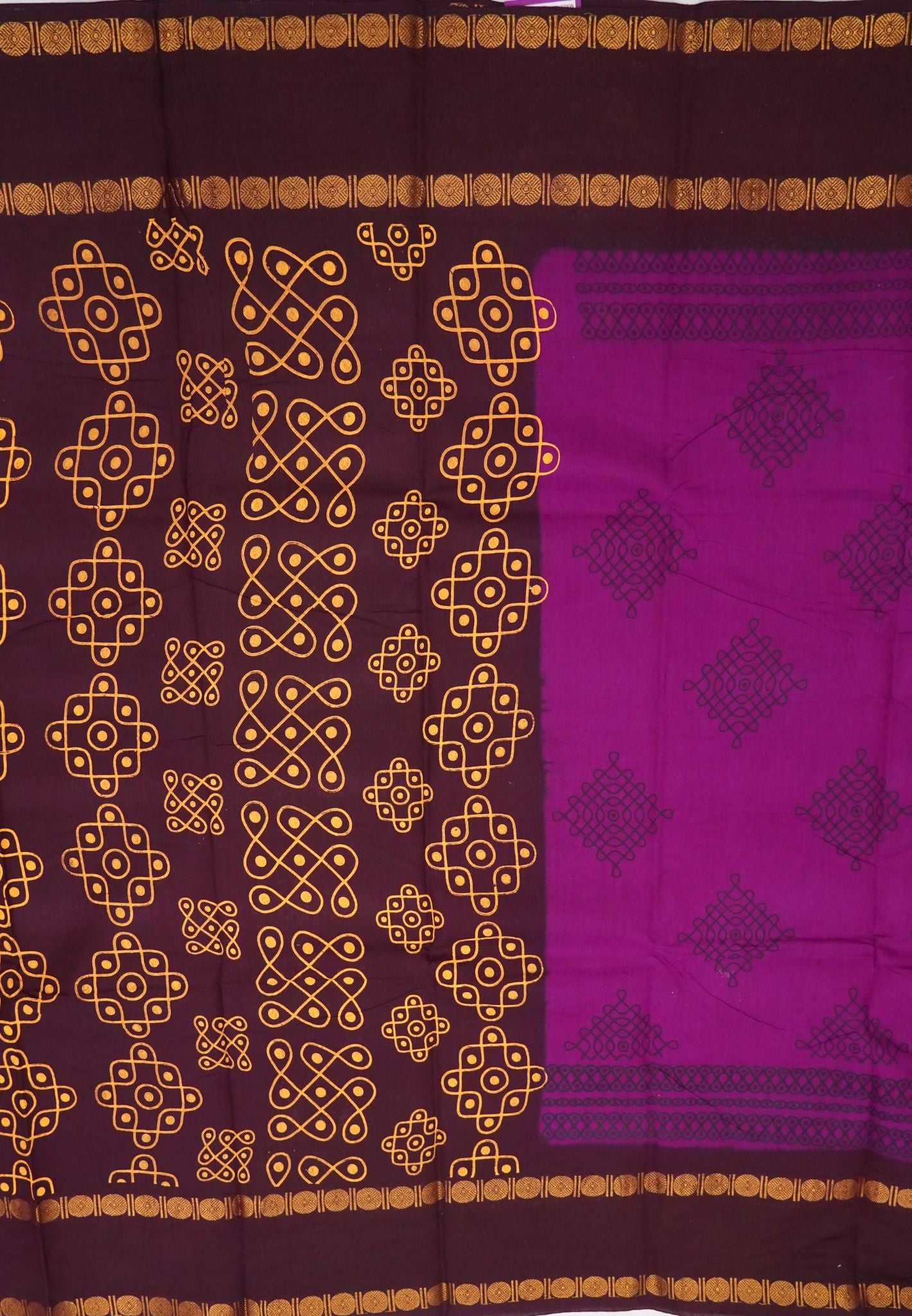 Sungudi Cotton Saree-Magenta with Contrast Retapet Border in Kolam Pattern