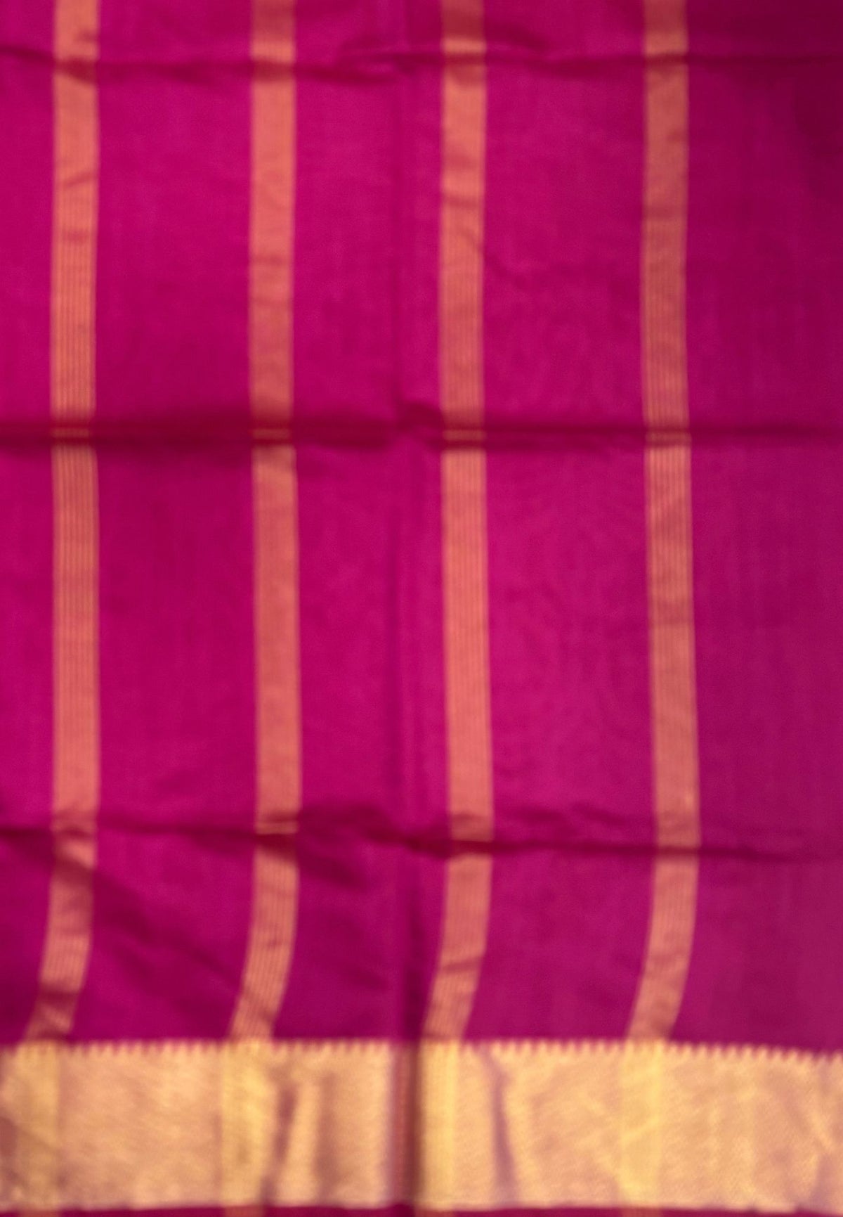 Handloom Cotton Saree-Magenta In Zigzag Zari Border