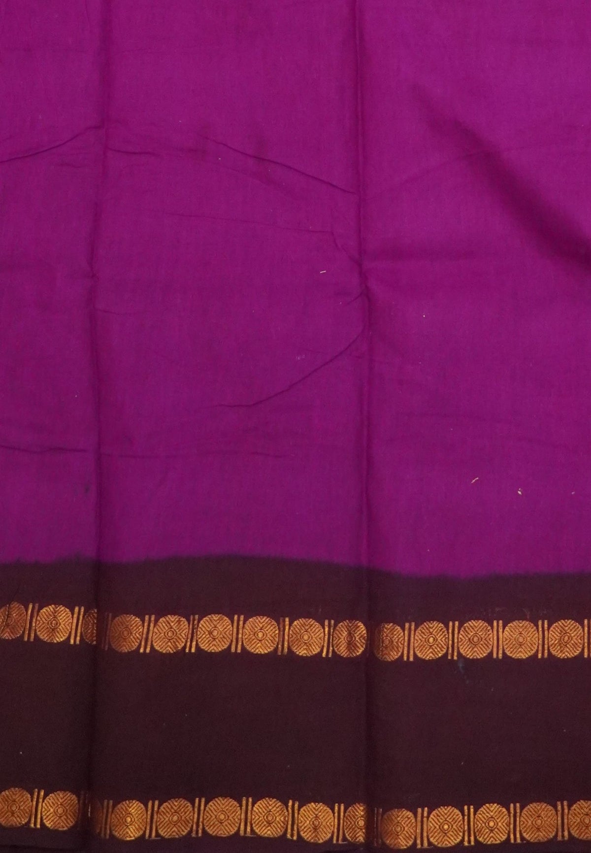 Sungudi Cotton Saree-Magenta with Contrast Retapet Border in Kolam Pattern