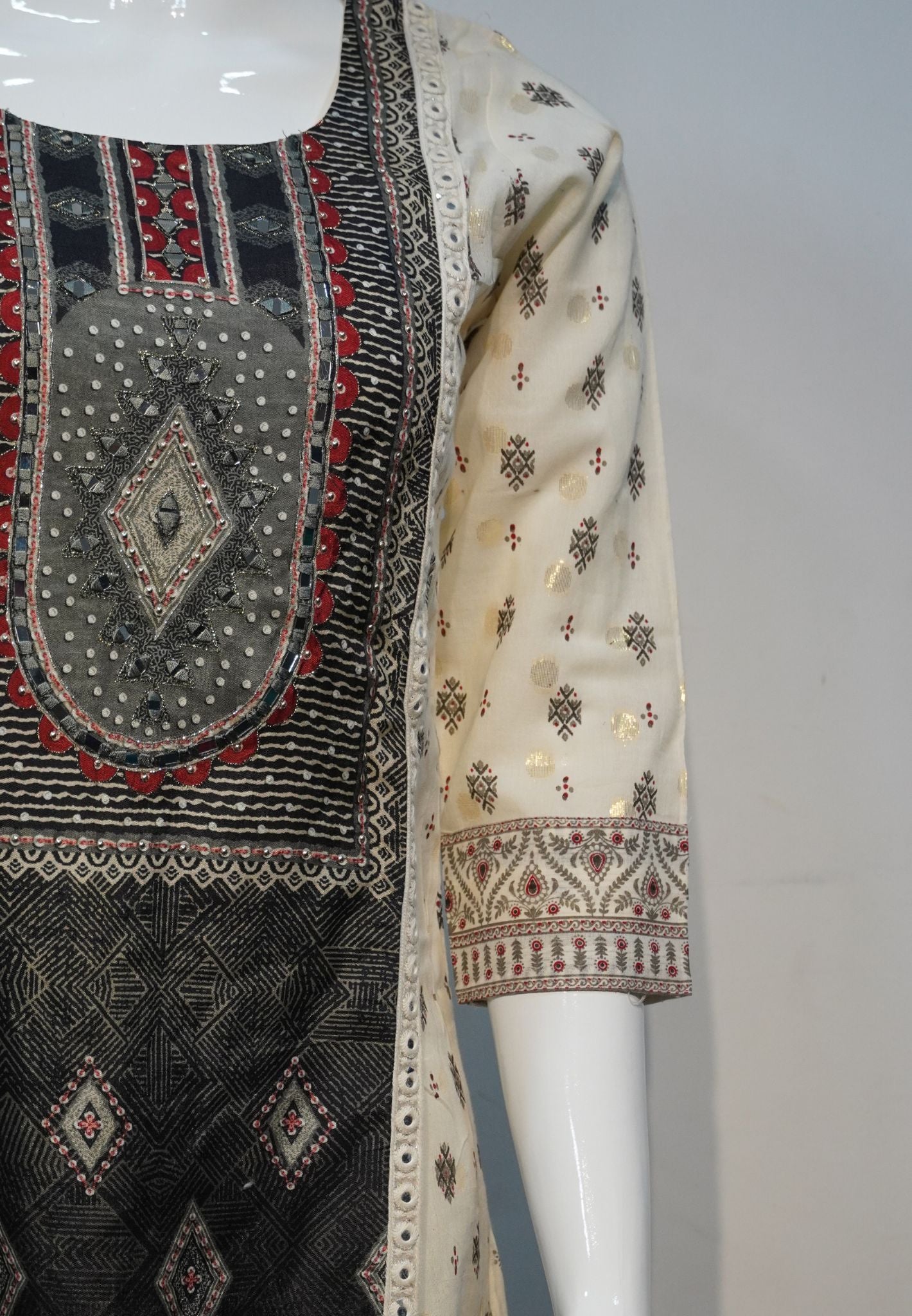 3 Pcs Classic Ethnic Printed Kurti Set