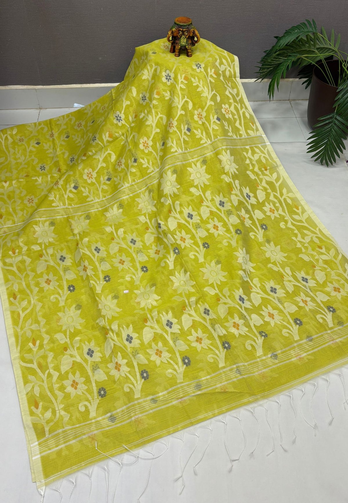 Dhakai Jamdhani Cotton Saree-Lime Green In Floral Vine Zari Border