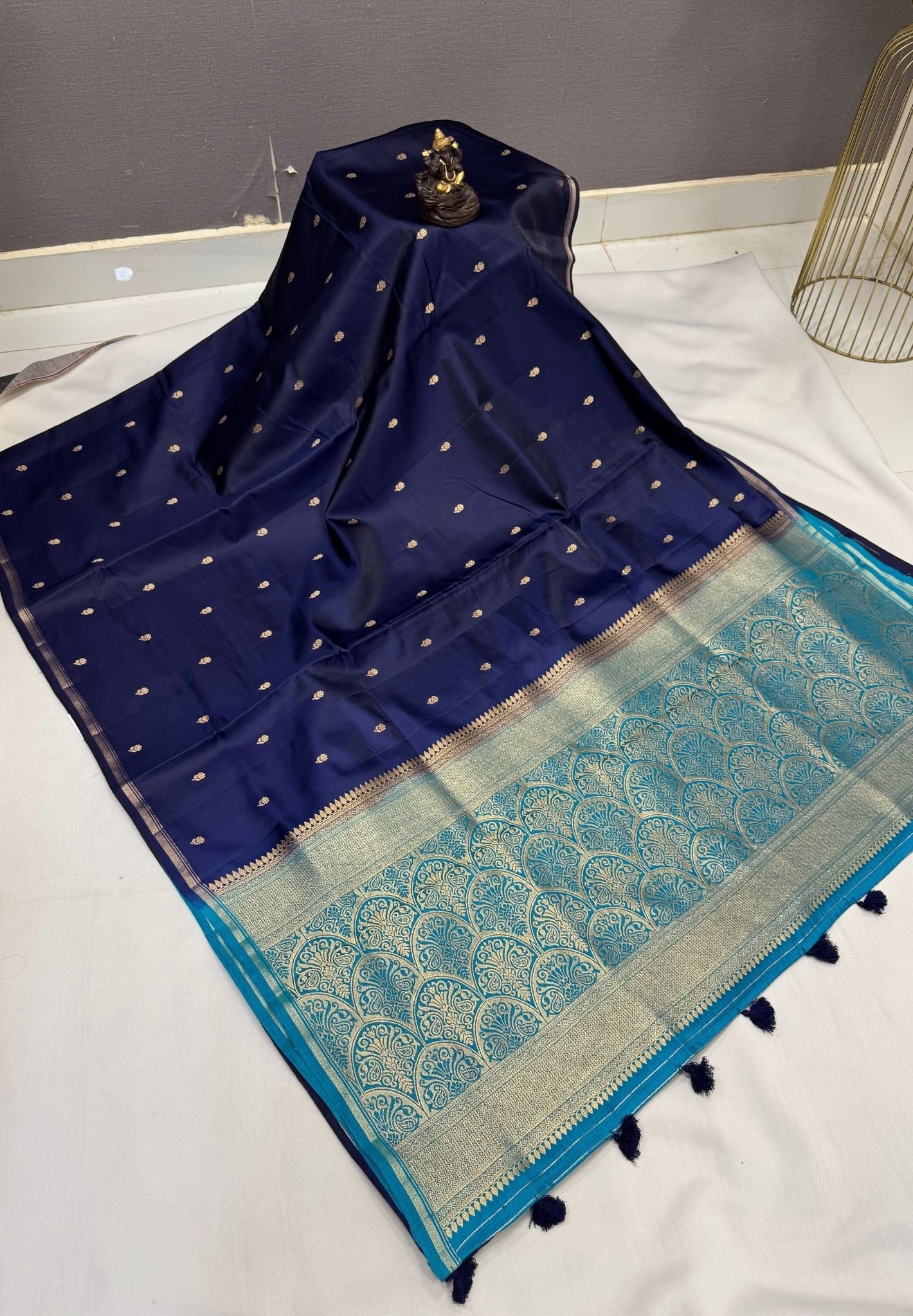 Gaji Silk Saree-Navy Blue In Paisley Jaal Zari Border