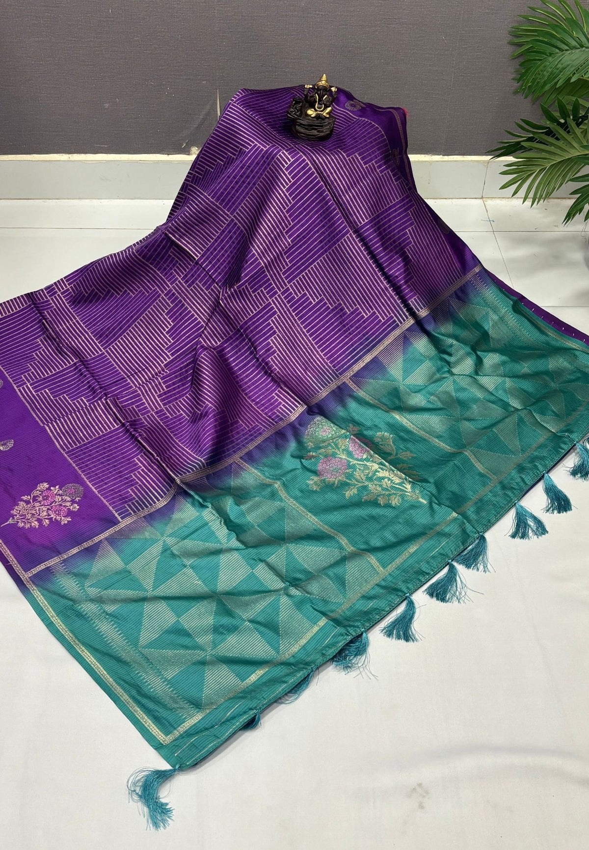 Mulberry Silk Saree-Violet In Diamond Geometric Zari With Contarst Border