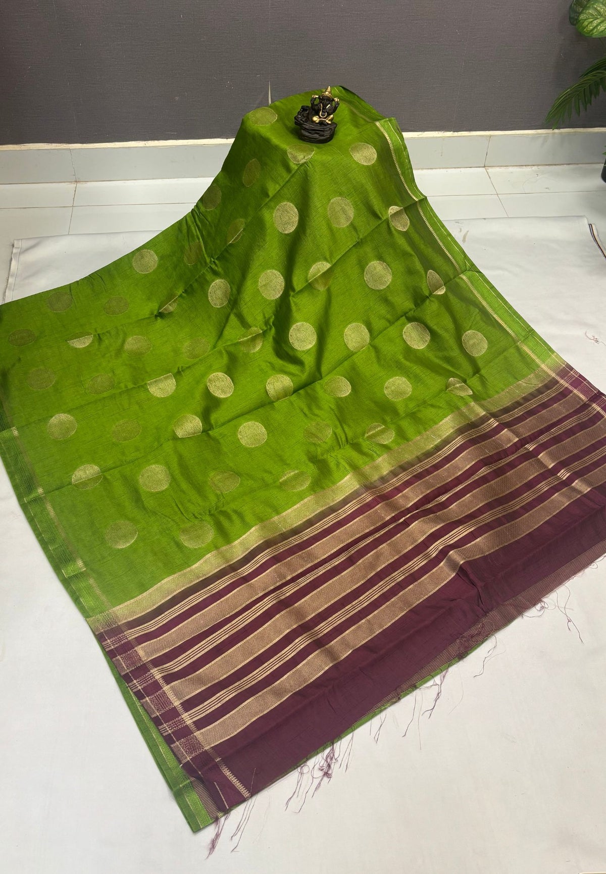 Soft Tussar saree-Light Green With Round Motif