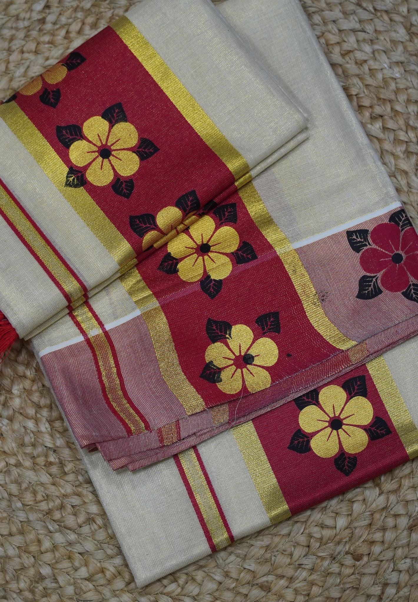 Tissue Set Mund - Sandal-Red Golden Floral Motifs