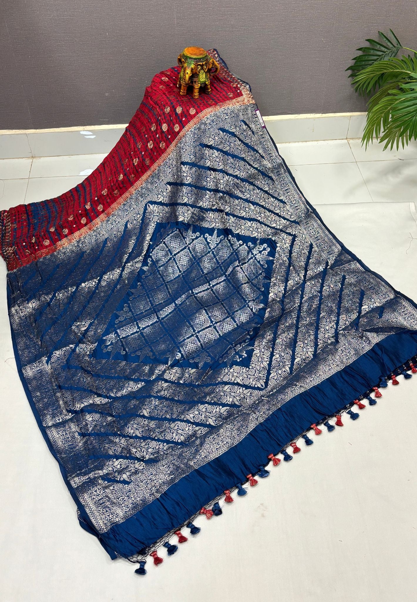 Pure Banarasi Kaddi Georgette Saree-Red In Jaal Zari Floral Border
